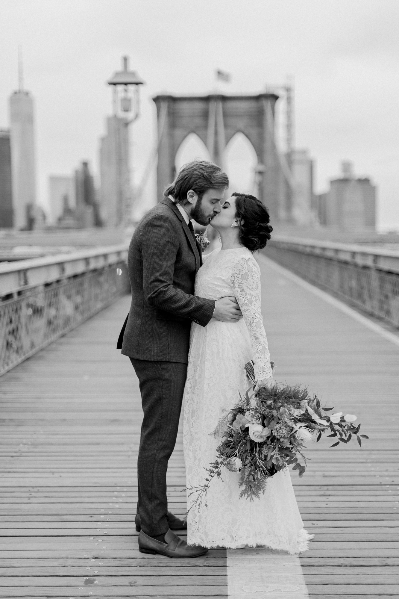 Elopement photos on the Brooklyn Bridge