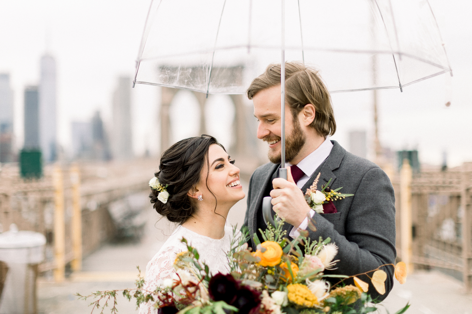 Rainy wedding photos on the Brooklyn Bridge