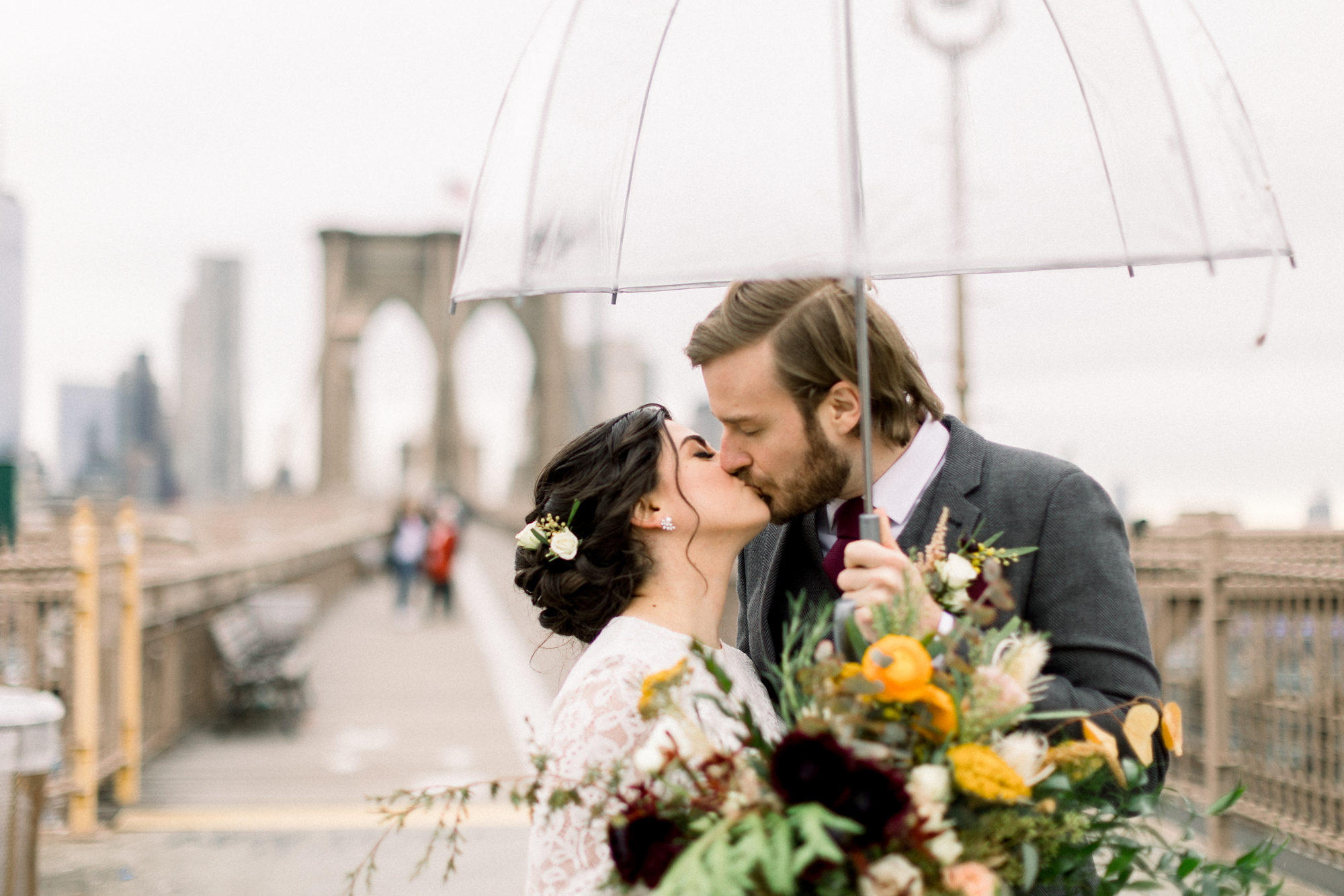 Beautiful rainy photos on the Brooklyn Bridge
