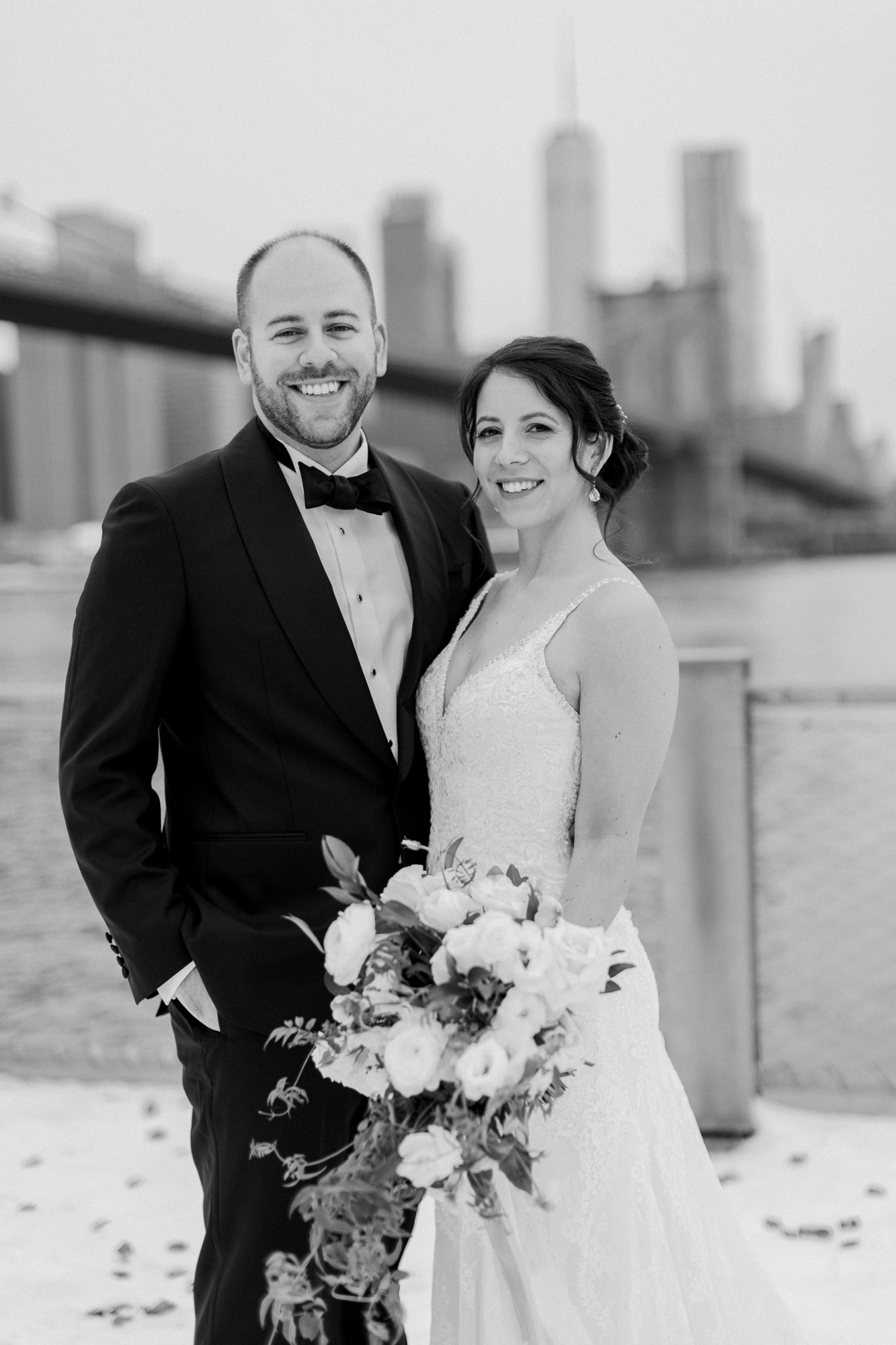 Gorgeous winter wedding photos in Brooklyn Bridge Park, NYC