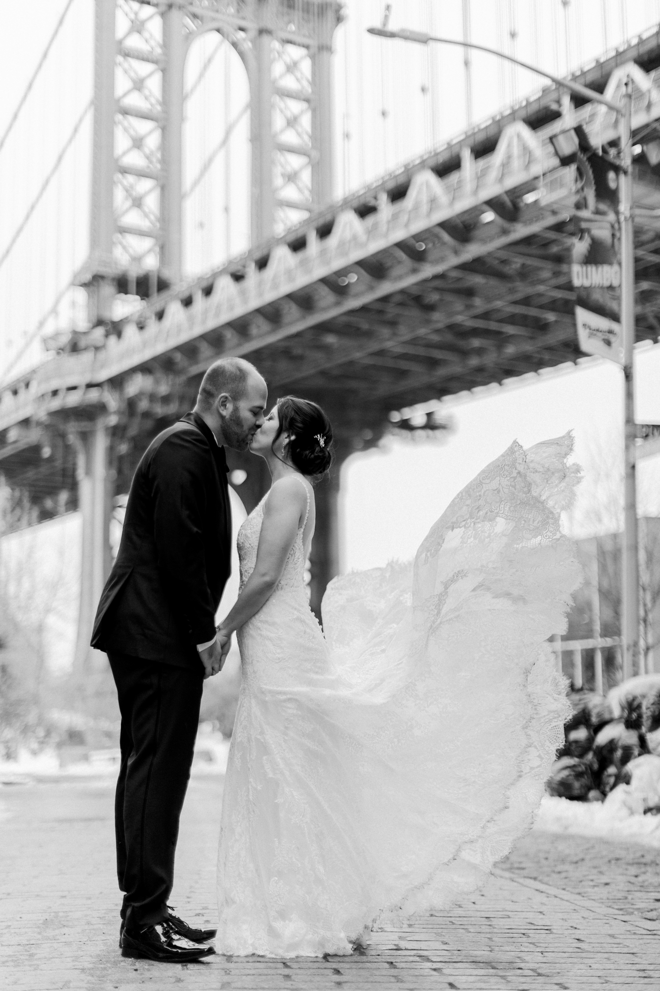 Iconic Dumbo wedding photos from winter wedding