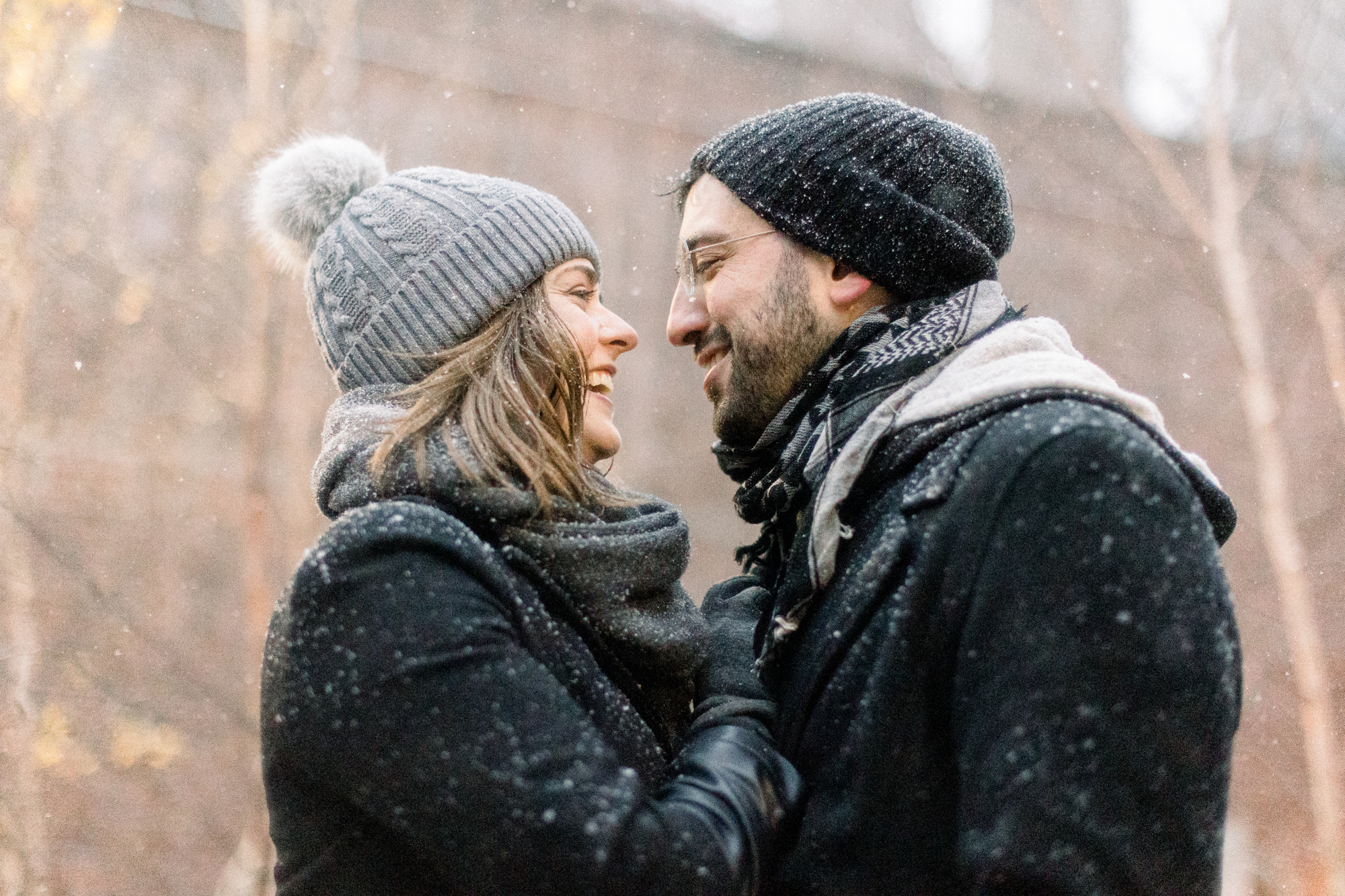 Snowy engagement photos in Brooklyn Bridge Park
