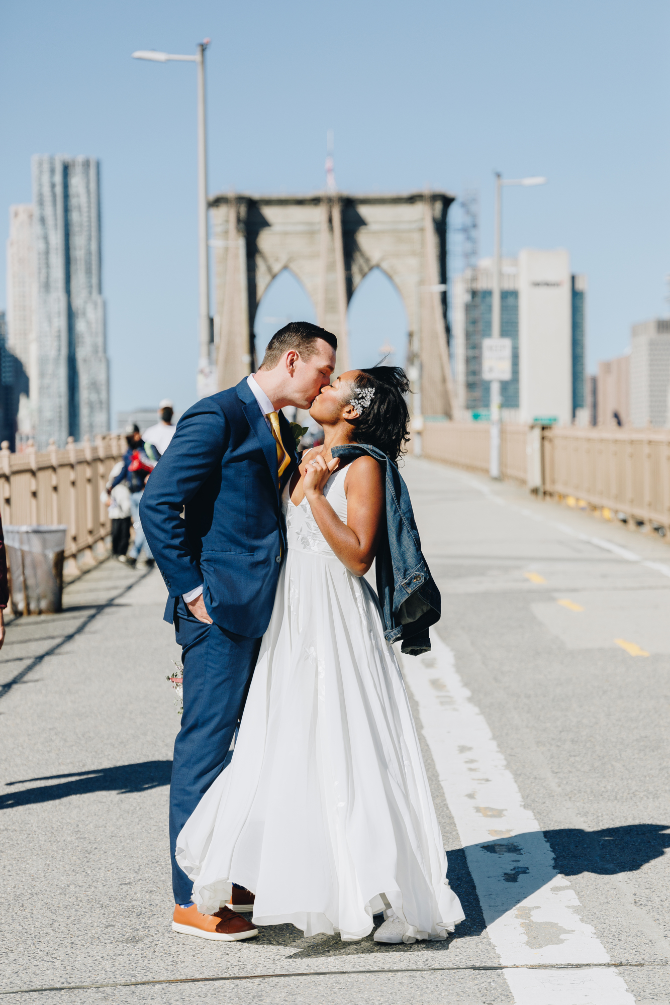 Romantic wedding photos on the Brooklyn Bridge