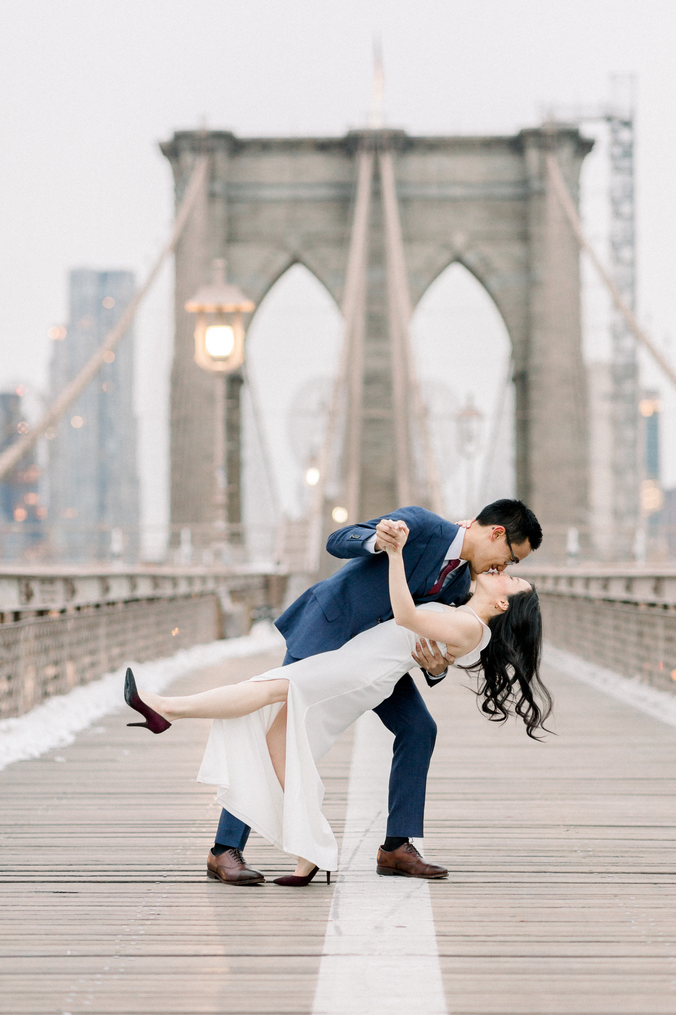 Brooklyn Bridge elopement photographer capturing early morning photos