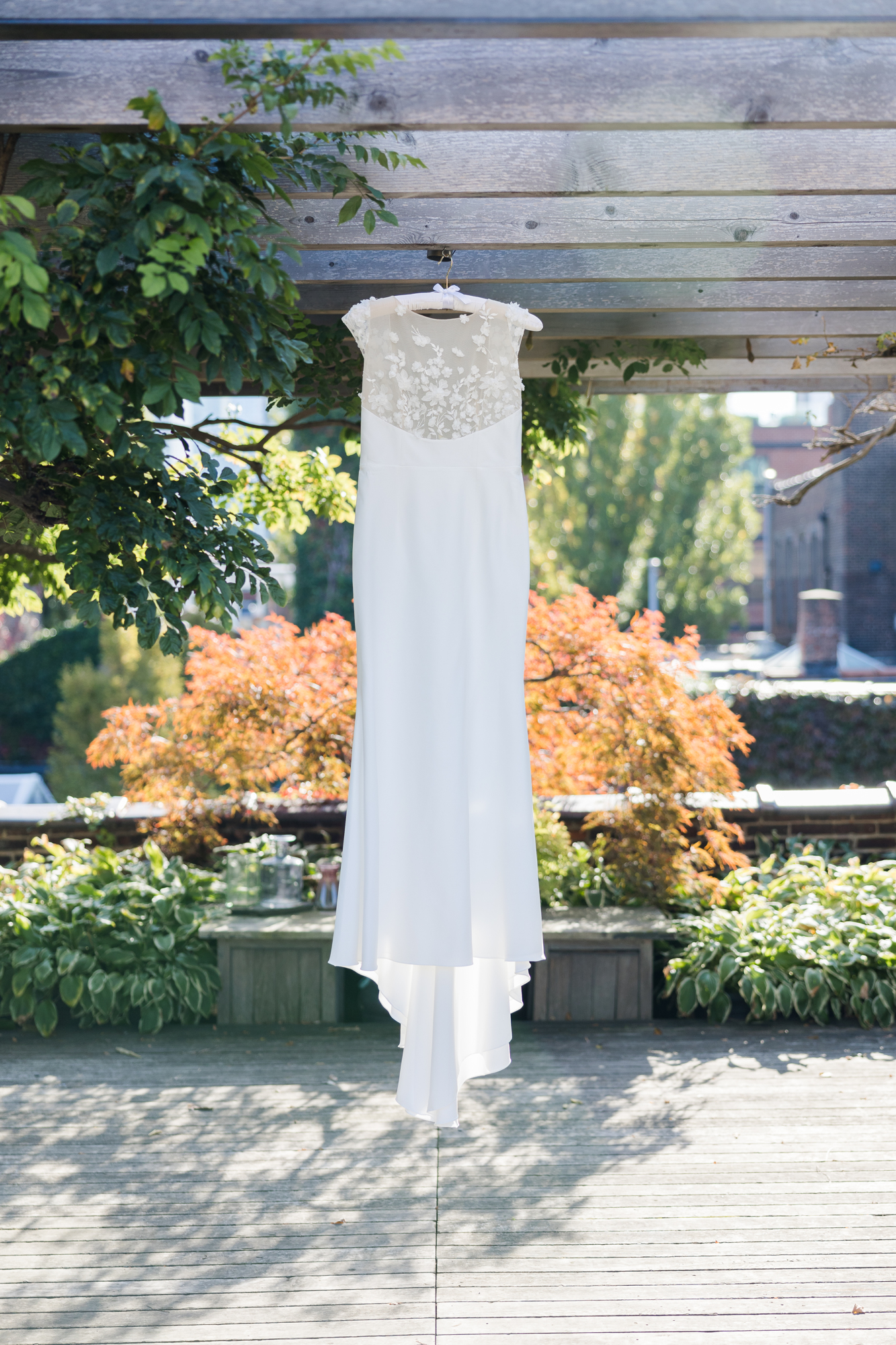 Trendy Fall Wedding Photos at The Foundry in Long Island City