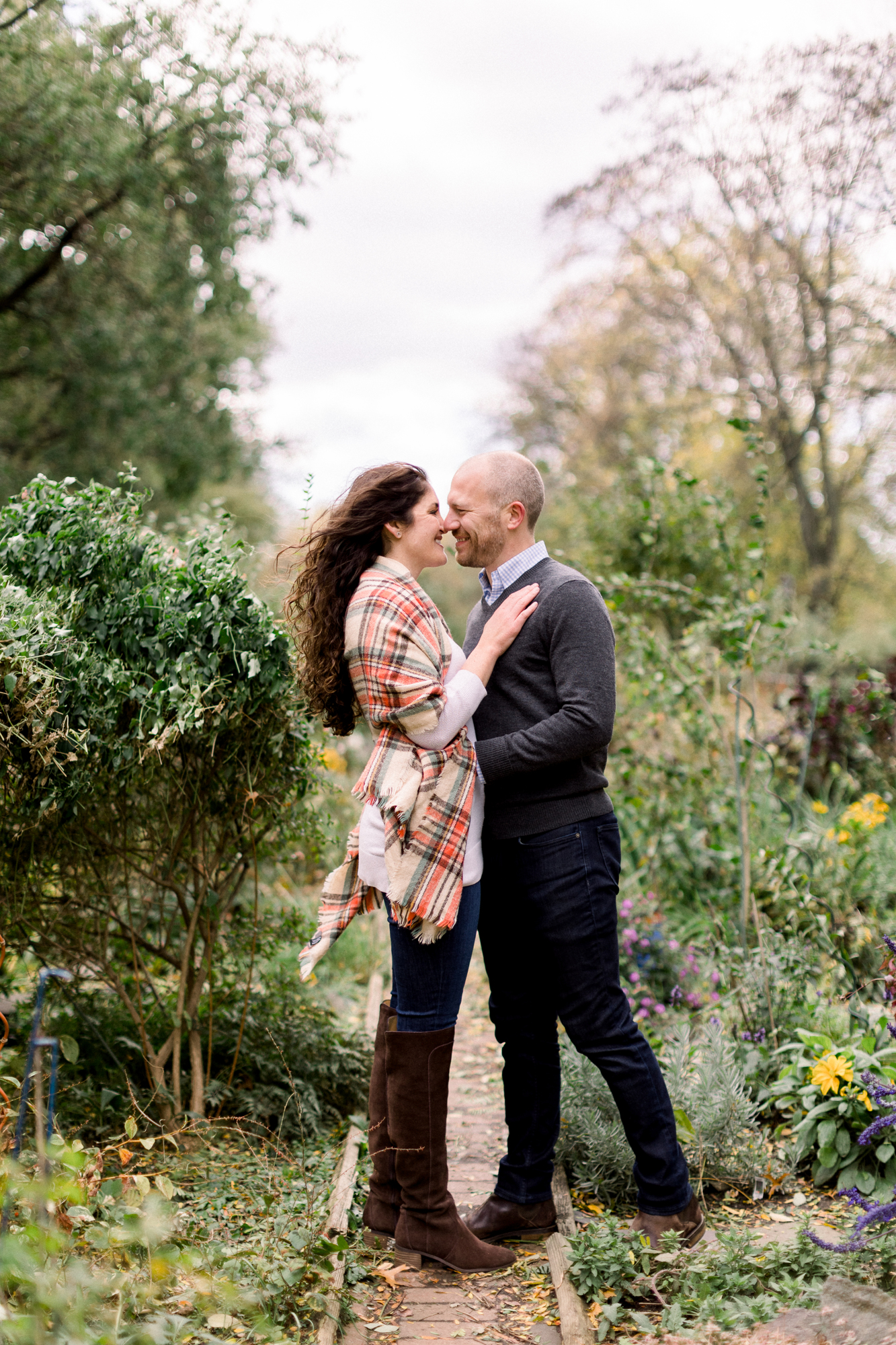 Jaw-dropping Fall Riverside Park Engagement Photography