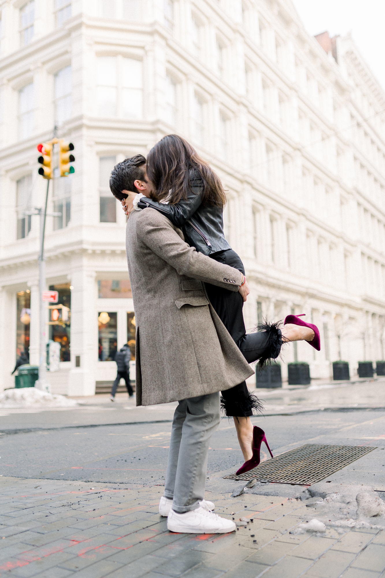 Eye-catching Engagement Photos in Rainy Soho New York