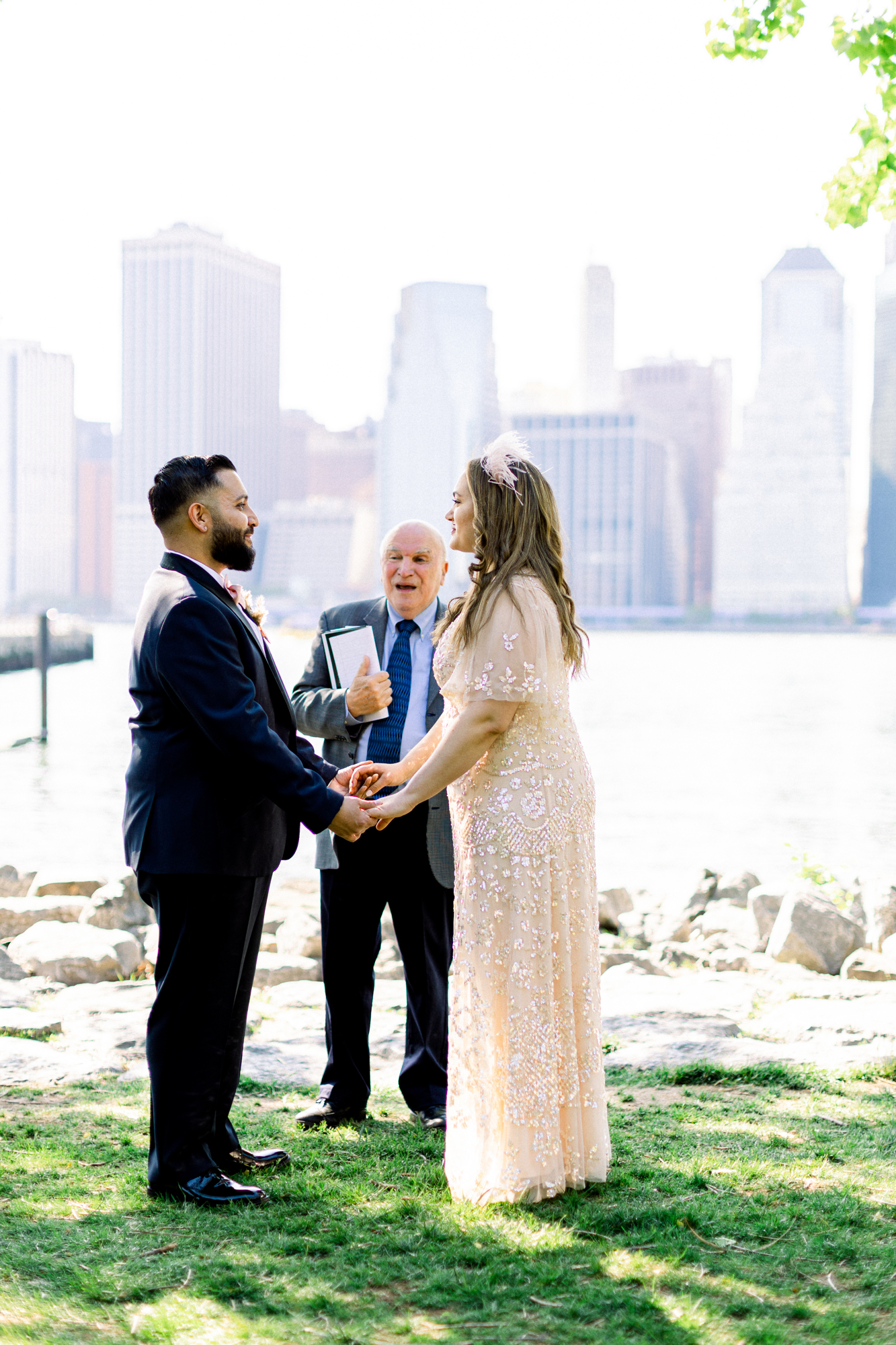 Stylish Wedding Photos in New York's Brooklyn Bridge Park