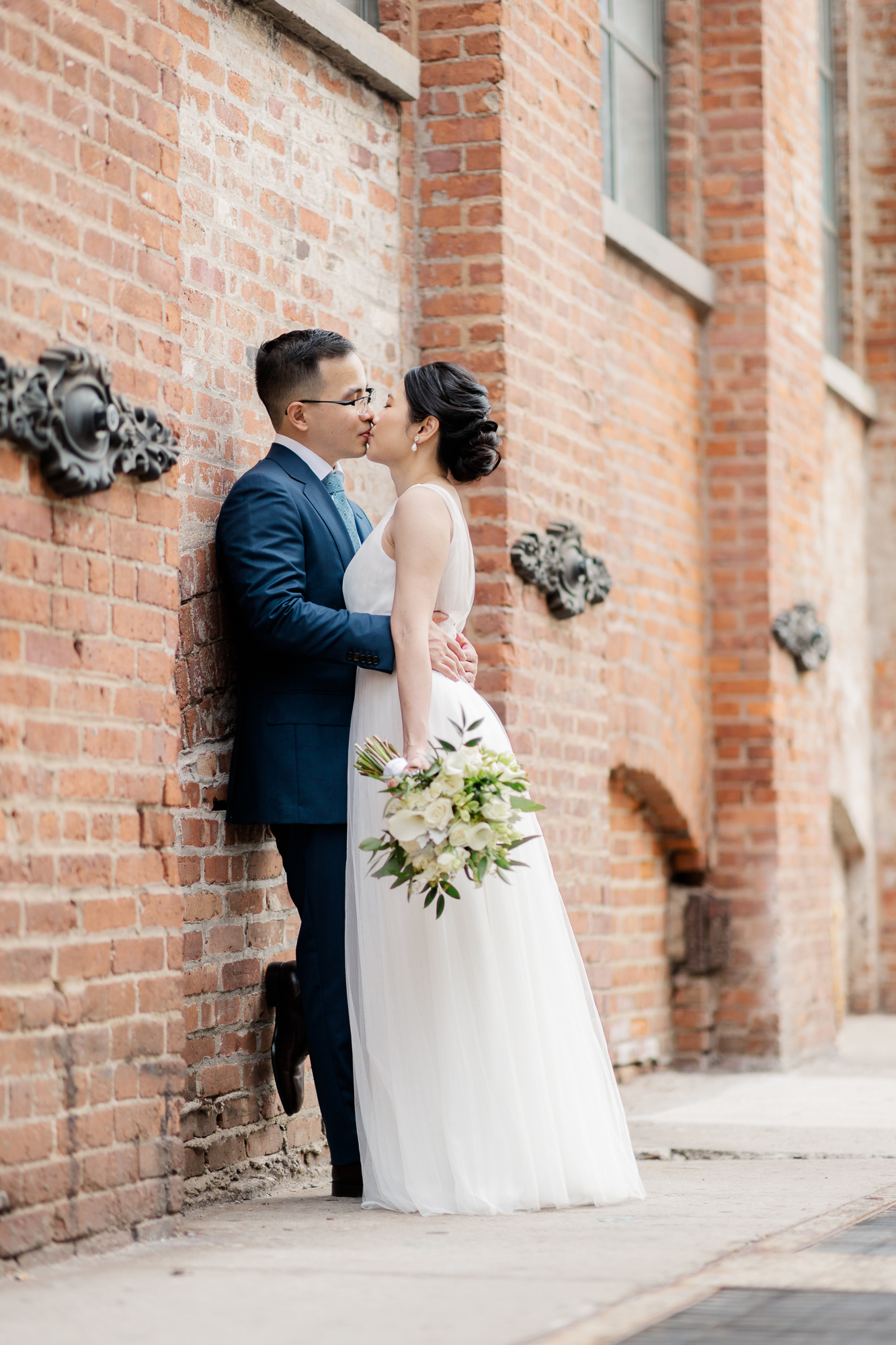 Stunning Elopement Photography in New York\'s DUMBO and Central Park