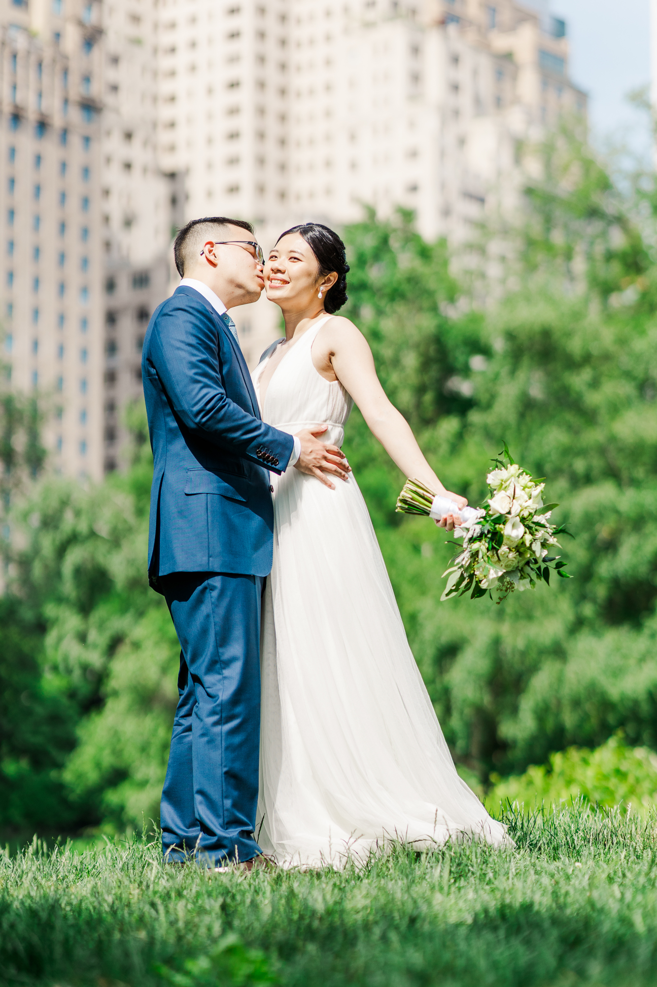 Pretty Photos of New York Elopement in DUMBO and Central Park