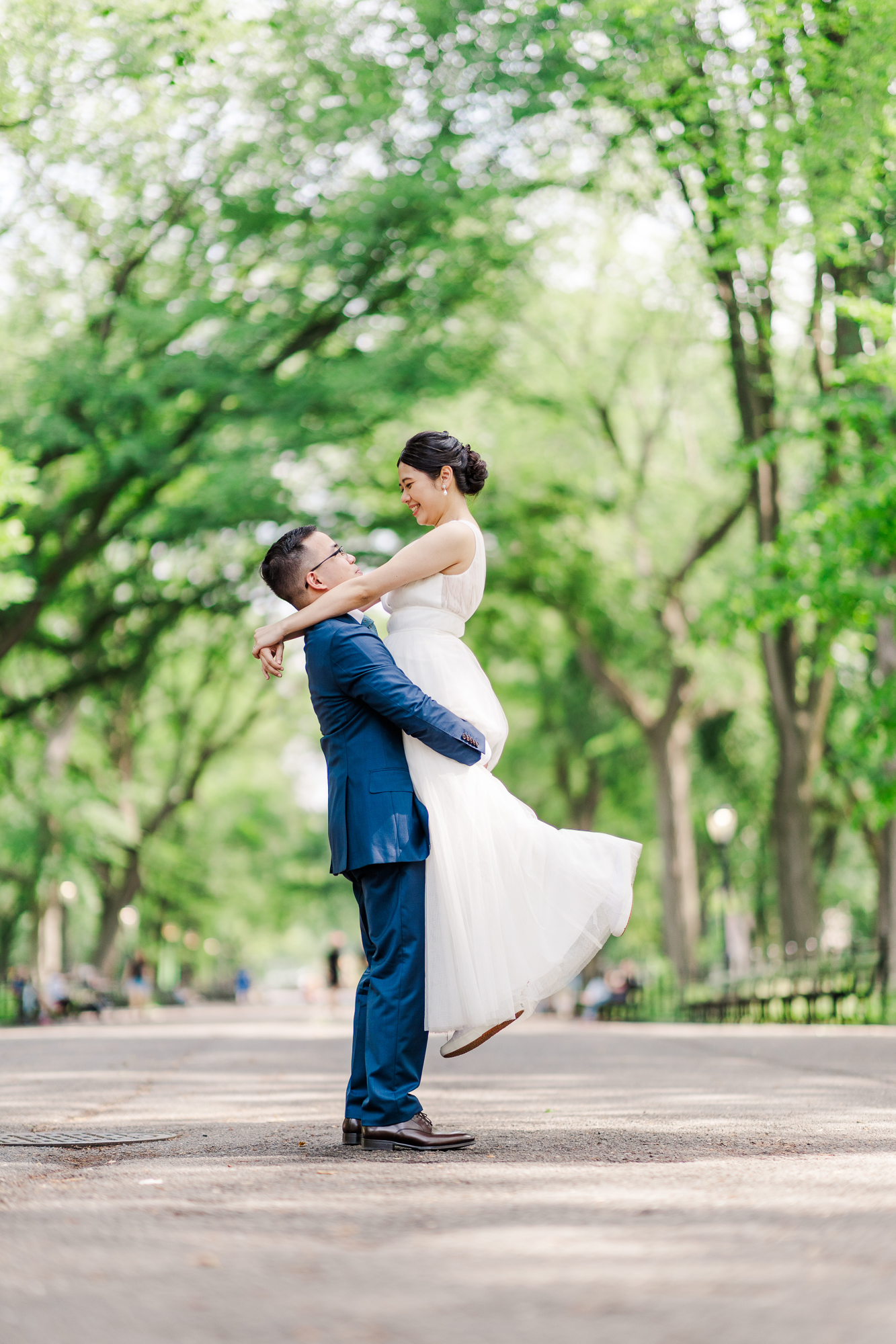 Romantic Elopement Photography in New York\'s DUMBO and Central Park