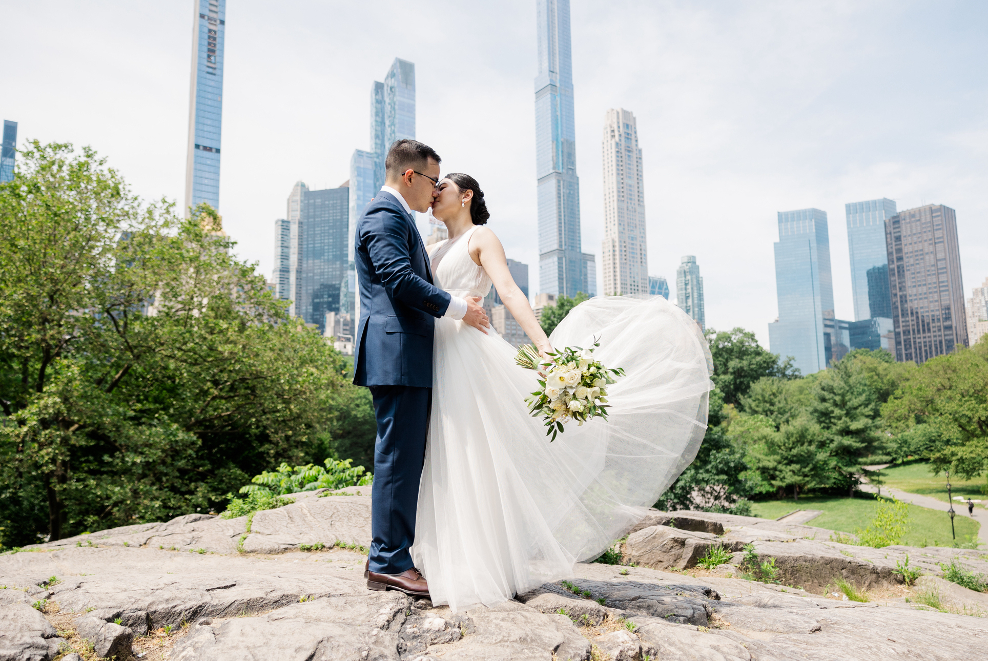 Idyllic Photos of New York Elopement in DUMBO and Central Park