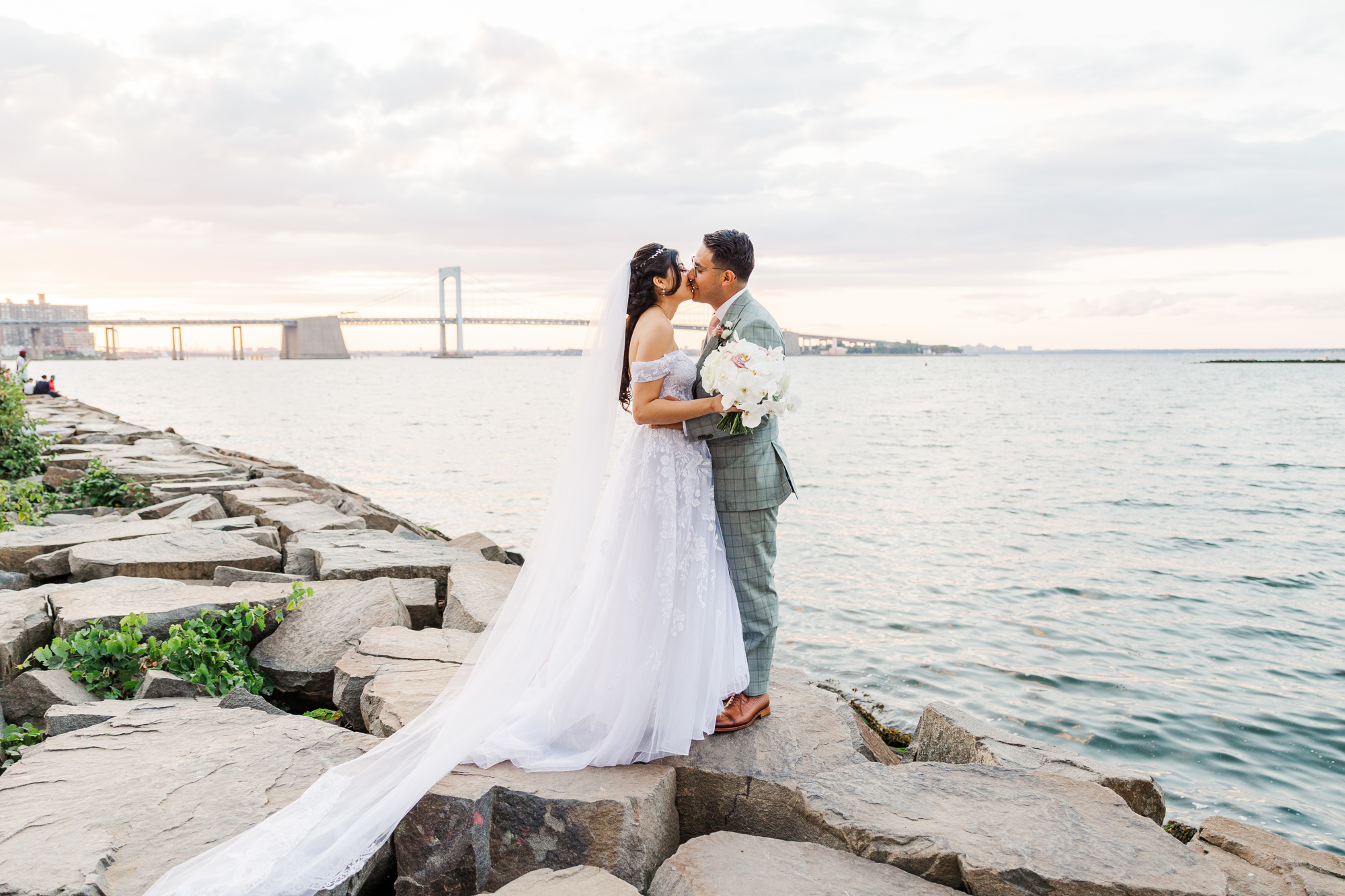 Comfortable Queens Vivo Bayside Wedding Photos Featuring Little Bay Park