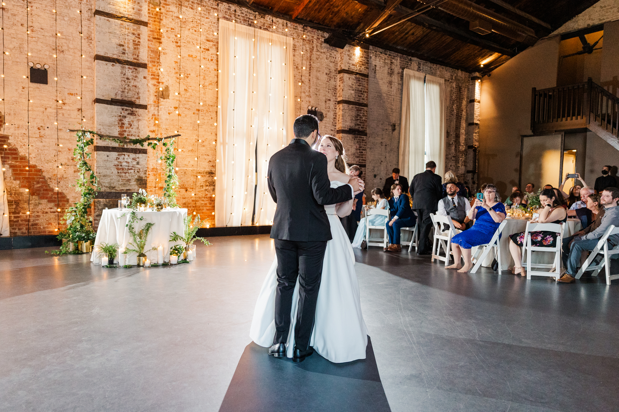 Jaw-dropping Green Building Wedding Photography with Rustic Elements