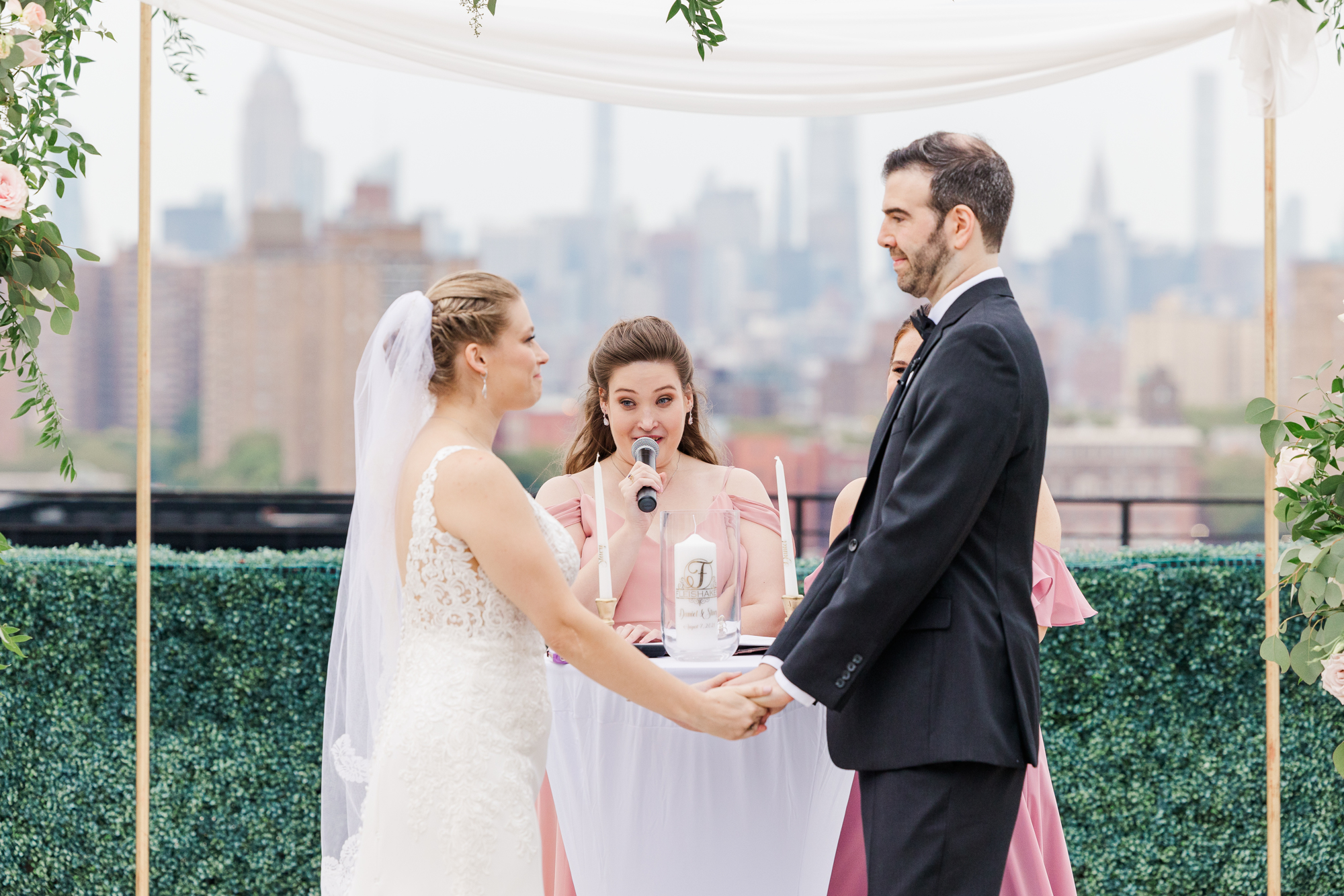 Beautiful Brooklyn Wedding Photos at Bridgepoint Featuring the New York City Skyline 