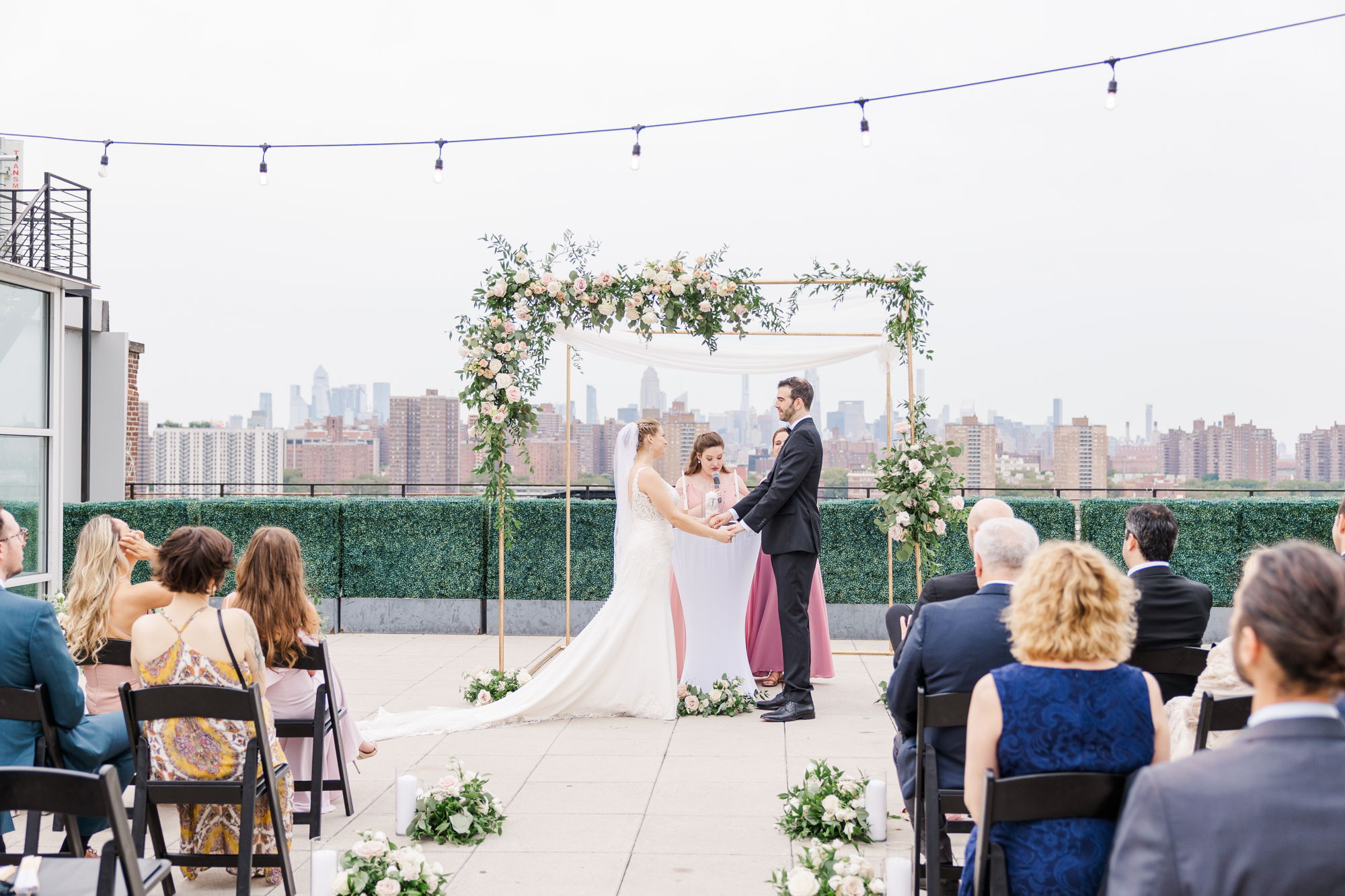 Spectacular Brooklyn Wedding Photos at Bridgepoint Featuring the New York City Skyline 