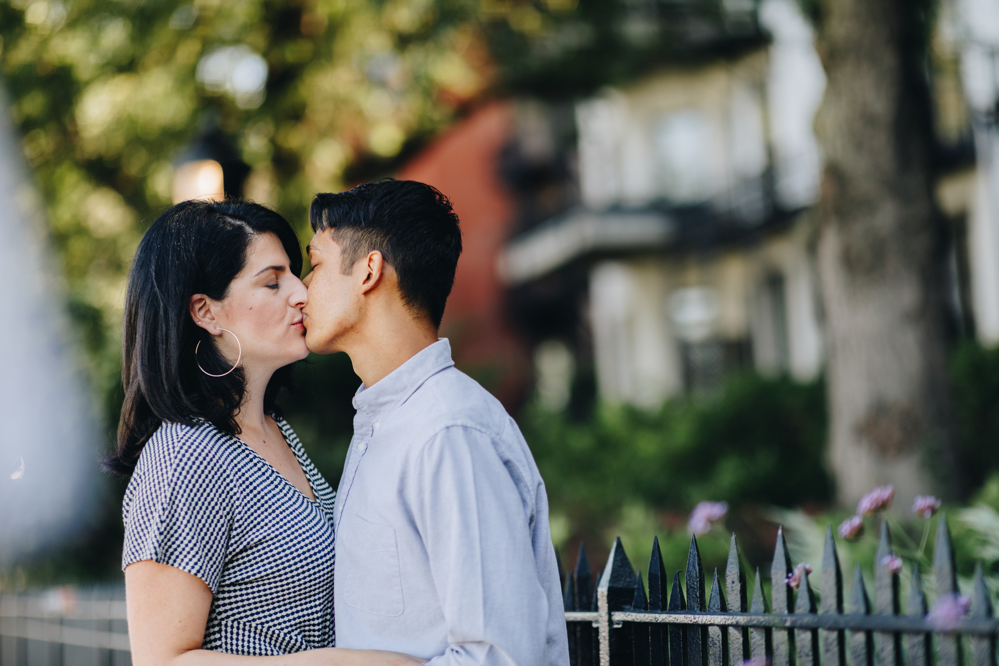 Lovely Brooklyn Heights Promenade Engagement Photos in Summery New York