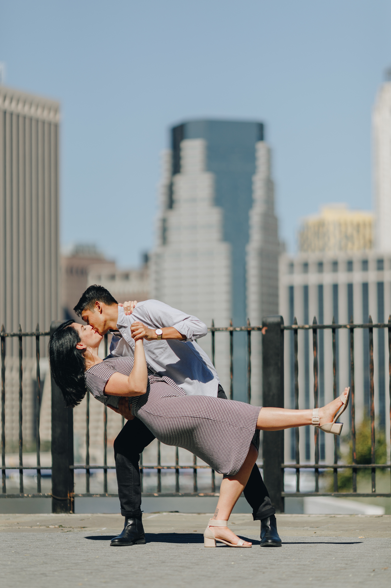Timeless Brooklyn Heights Promenade Engagement Photos in Summery New York