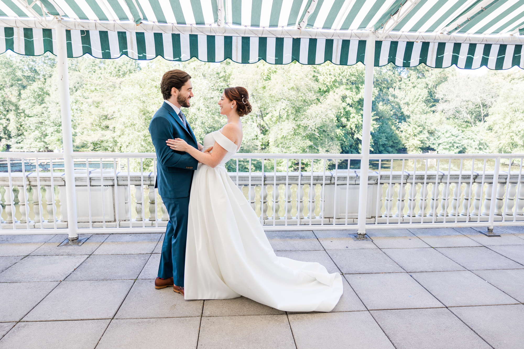 Eye-catching Fall Prospect Park Wedding Photos at the Boathouse