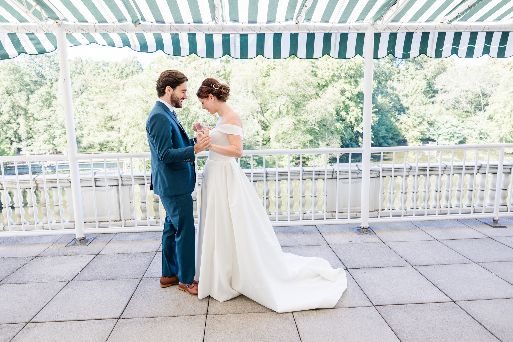 Stunning Fall Prospect Park Wedding Photos at the Boathouse