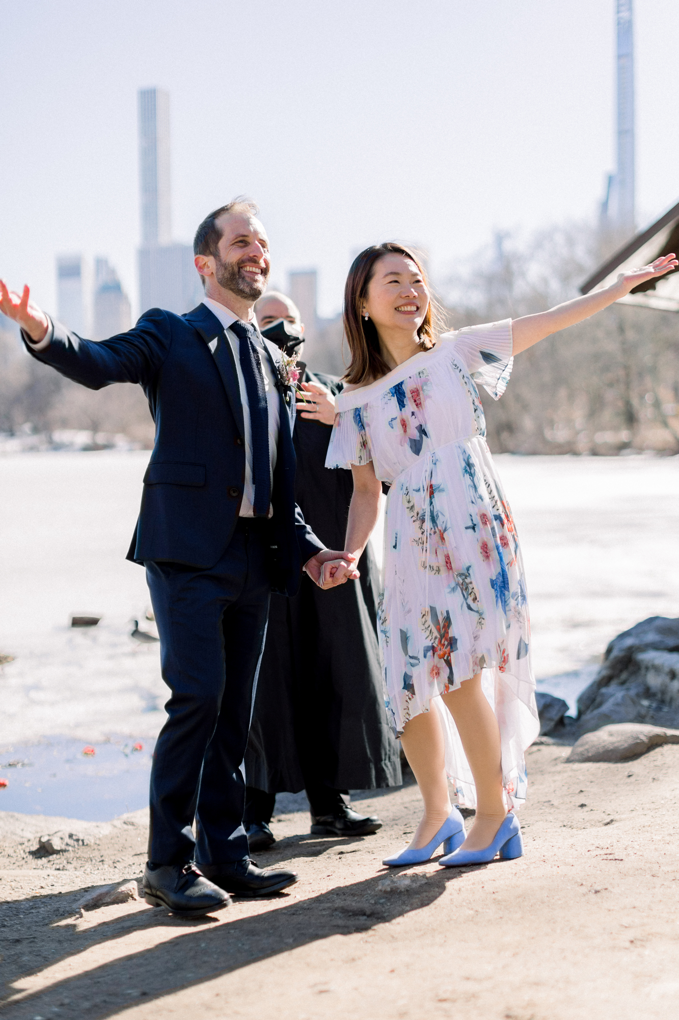 Creative Central Park Wedding Photos in Wintery New York
