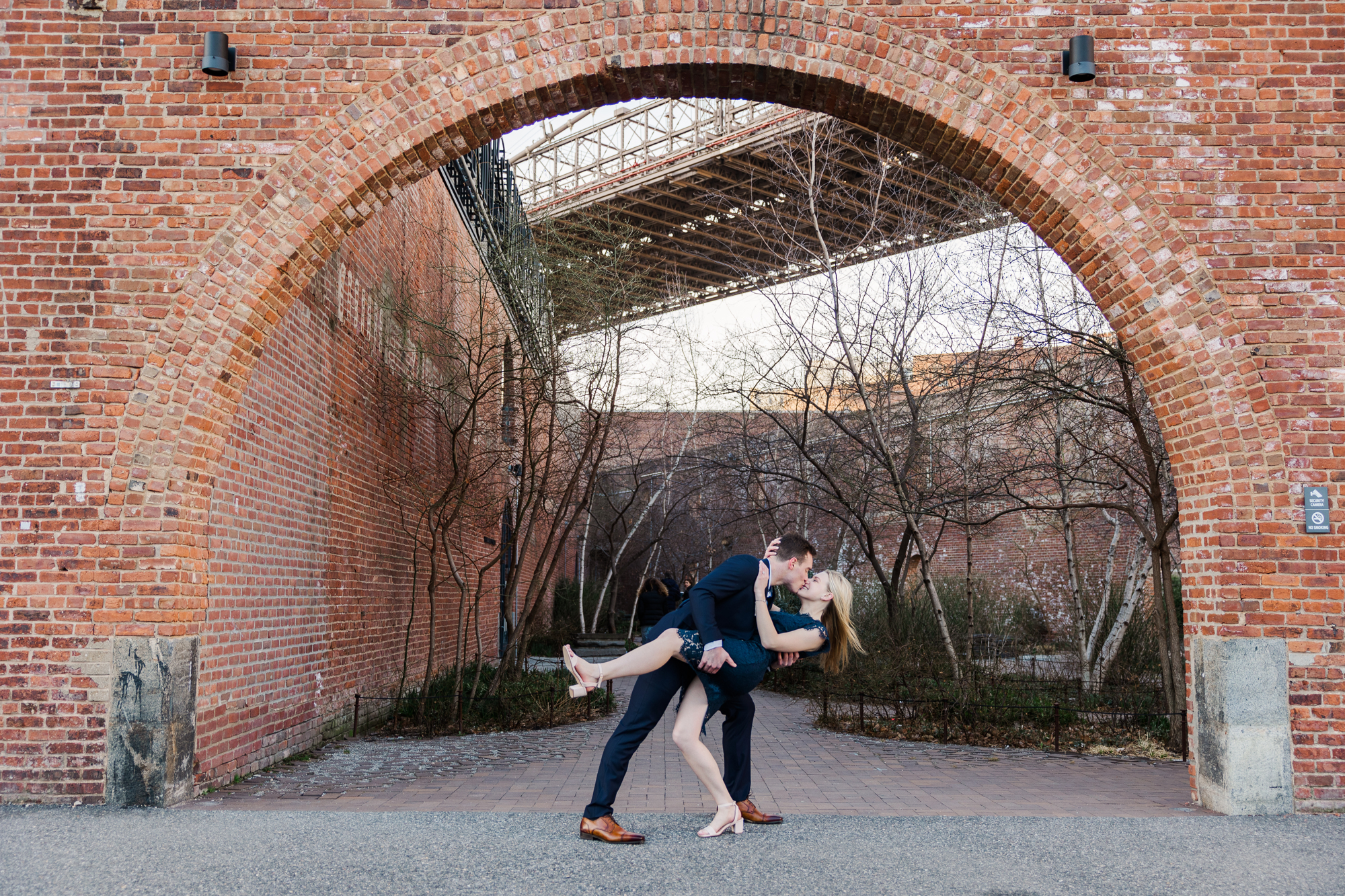 Wonderful Brooklyn Bridge Engagement Photos in Late Fall