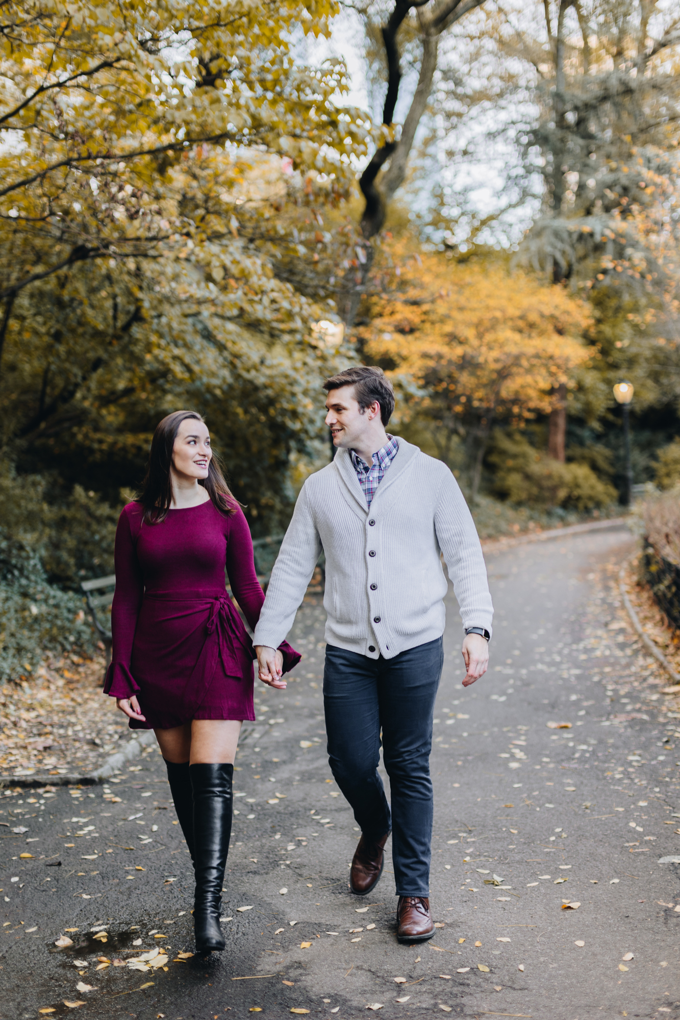Stylish Fall Engagement Photos in Central Park New York