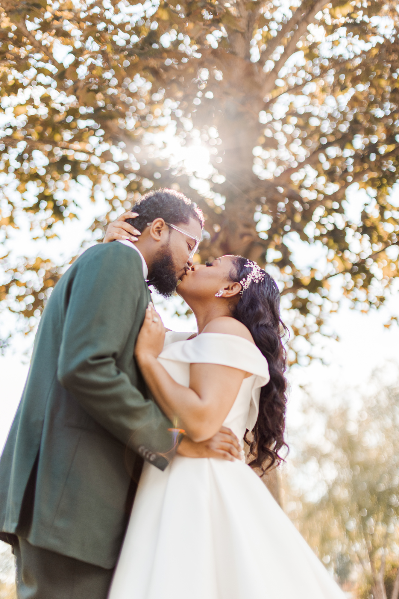 Eye-catching New Jersey Wedding Photos at Edgewood Country Club in Fall