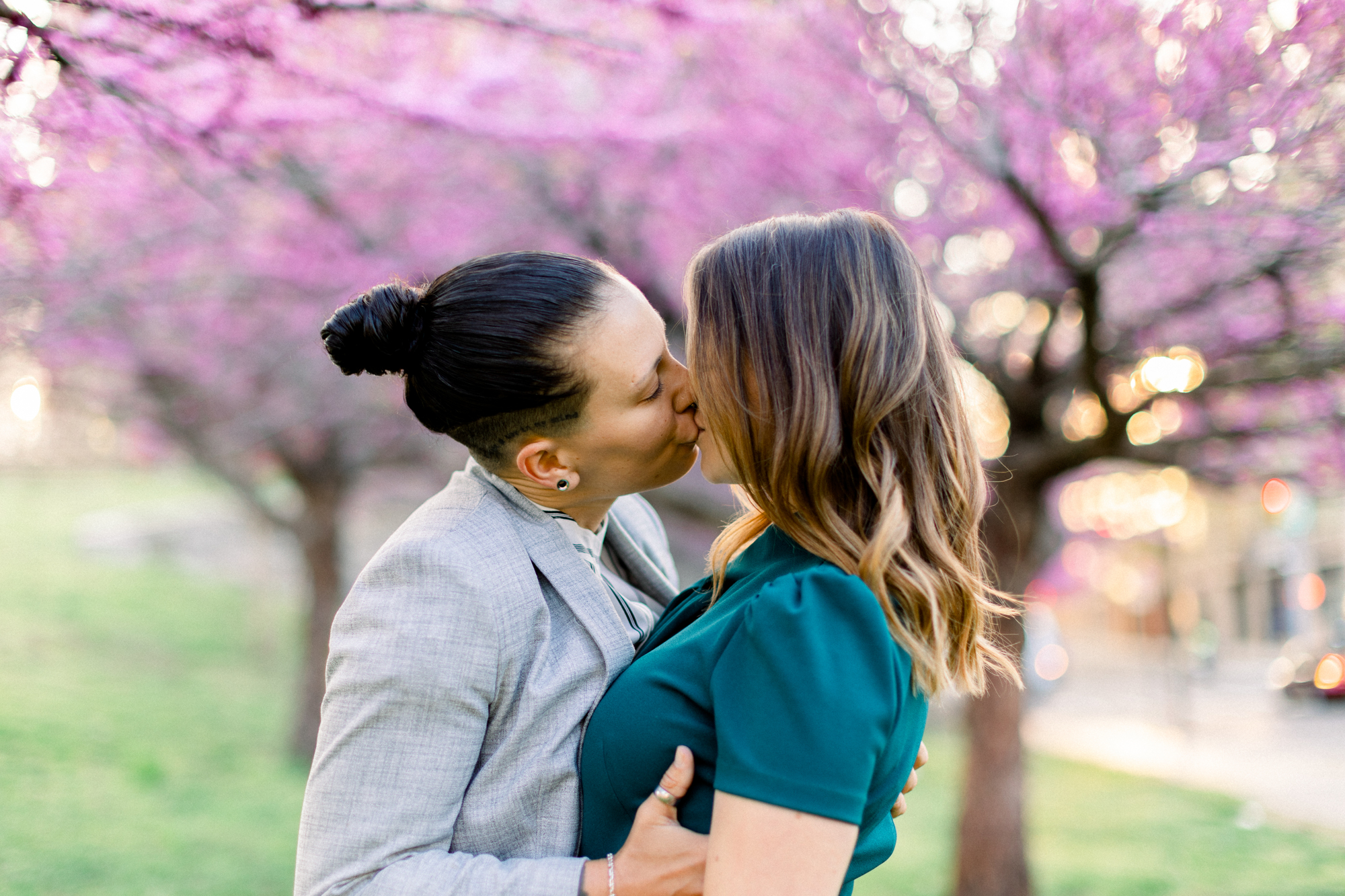 Vibrant New York Engagement Photography with Spring Blossoms