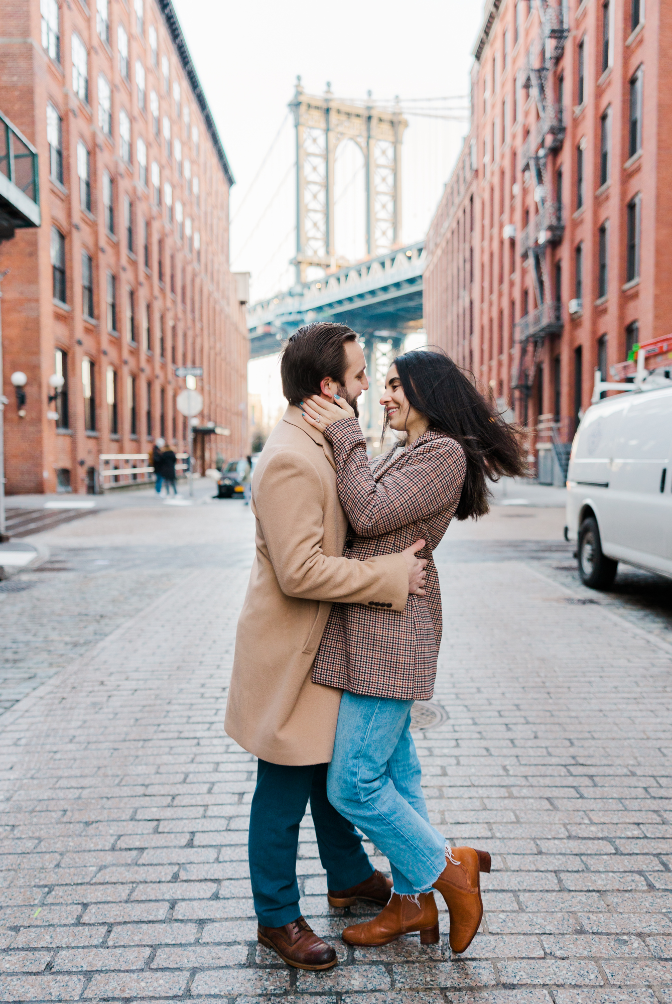 Spectacular Winter Engagement Photos in DUMBO