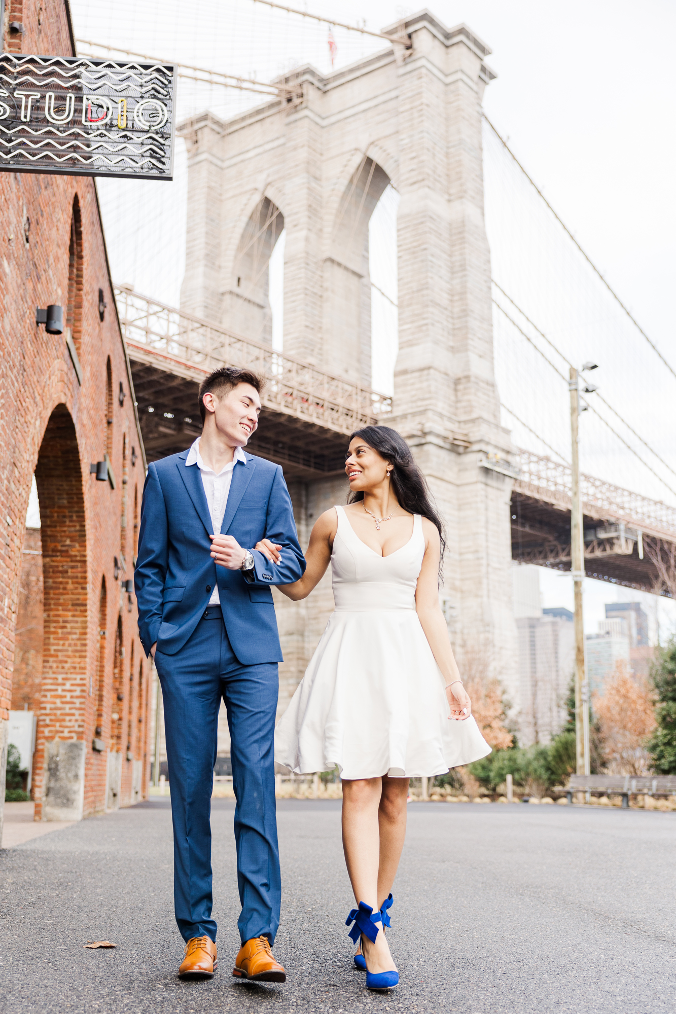 Eye-Catching Spring Engagement Photography in DUMBO