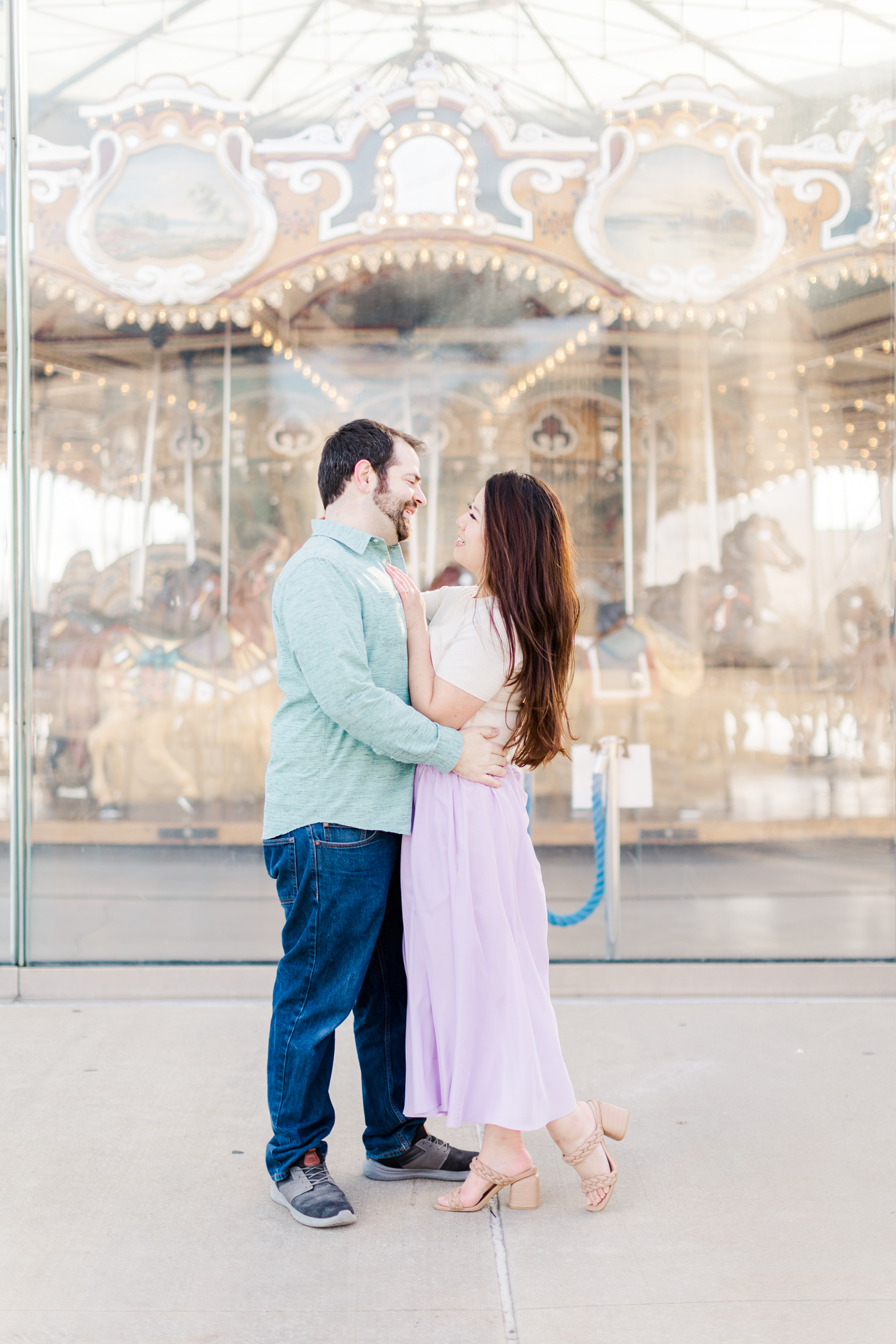Elegant Brooklyn Bridge Engagement Photography with Matching Outfits