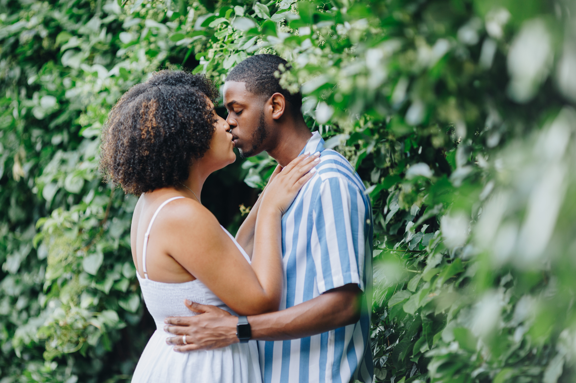 Lovely Summer Engagement Photos in Brooklyn Heights