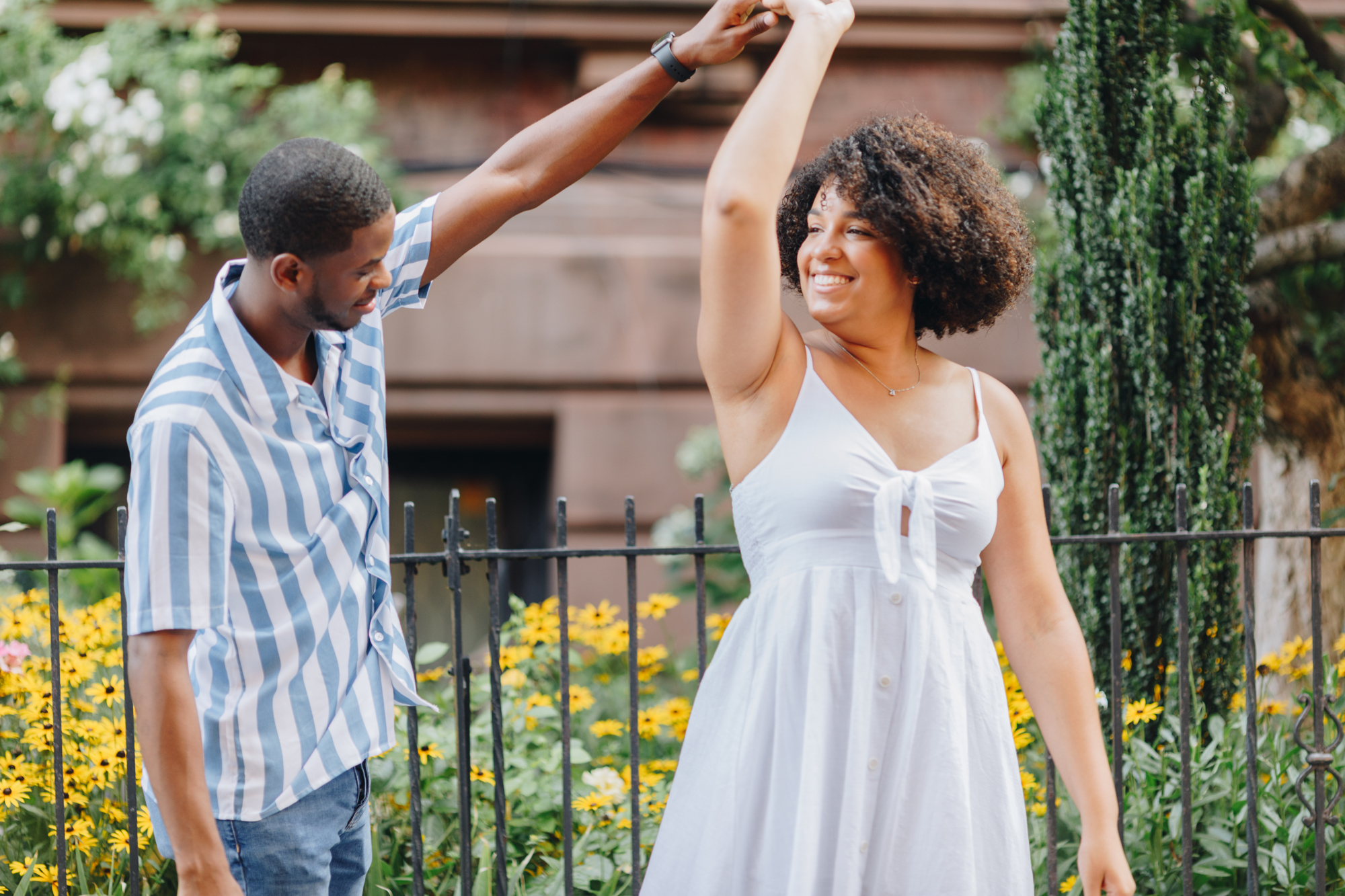 Excellent Summer Engagement Photos in Brooklyn Heights
