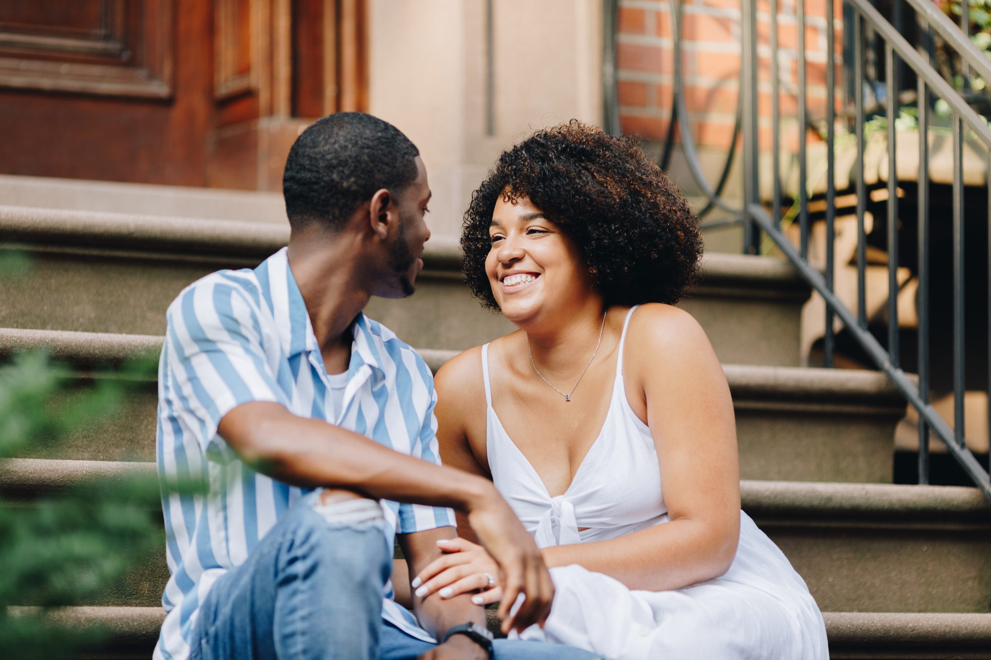 Lively Summer Engagement Photos in Brooklyn Heights