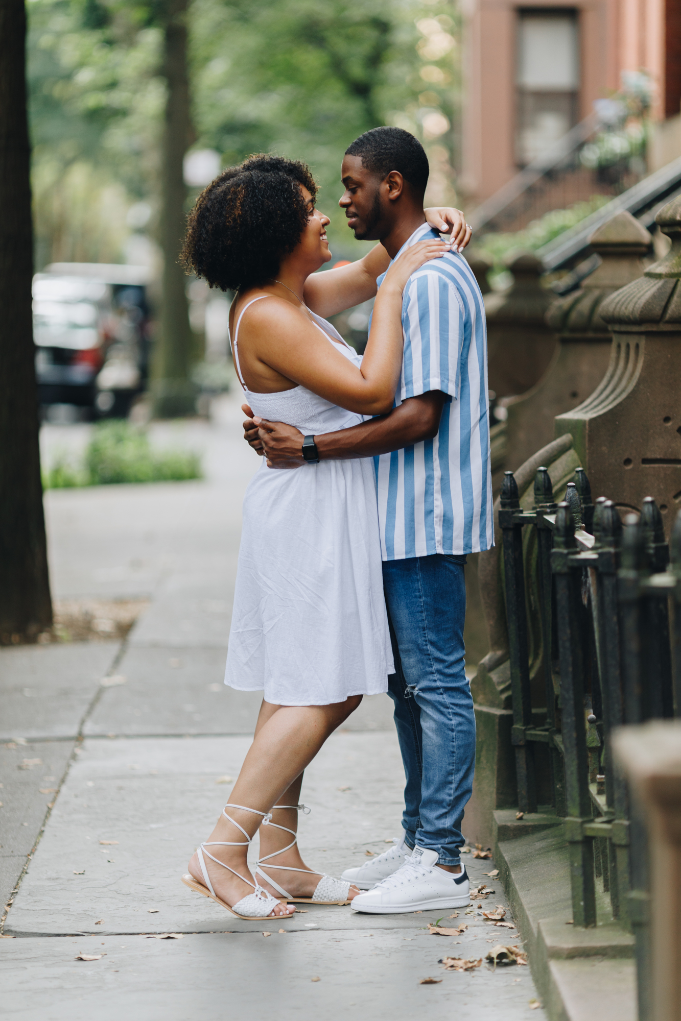 Sweet Summer Engagement Photos in Brooklyn Heights