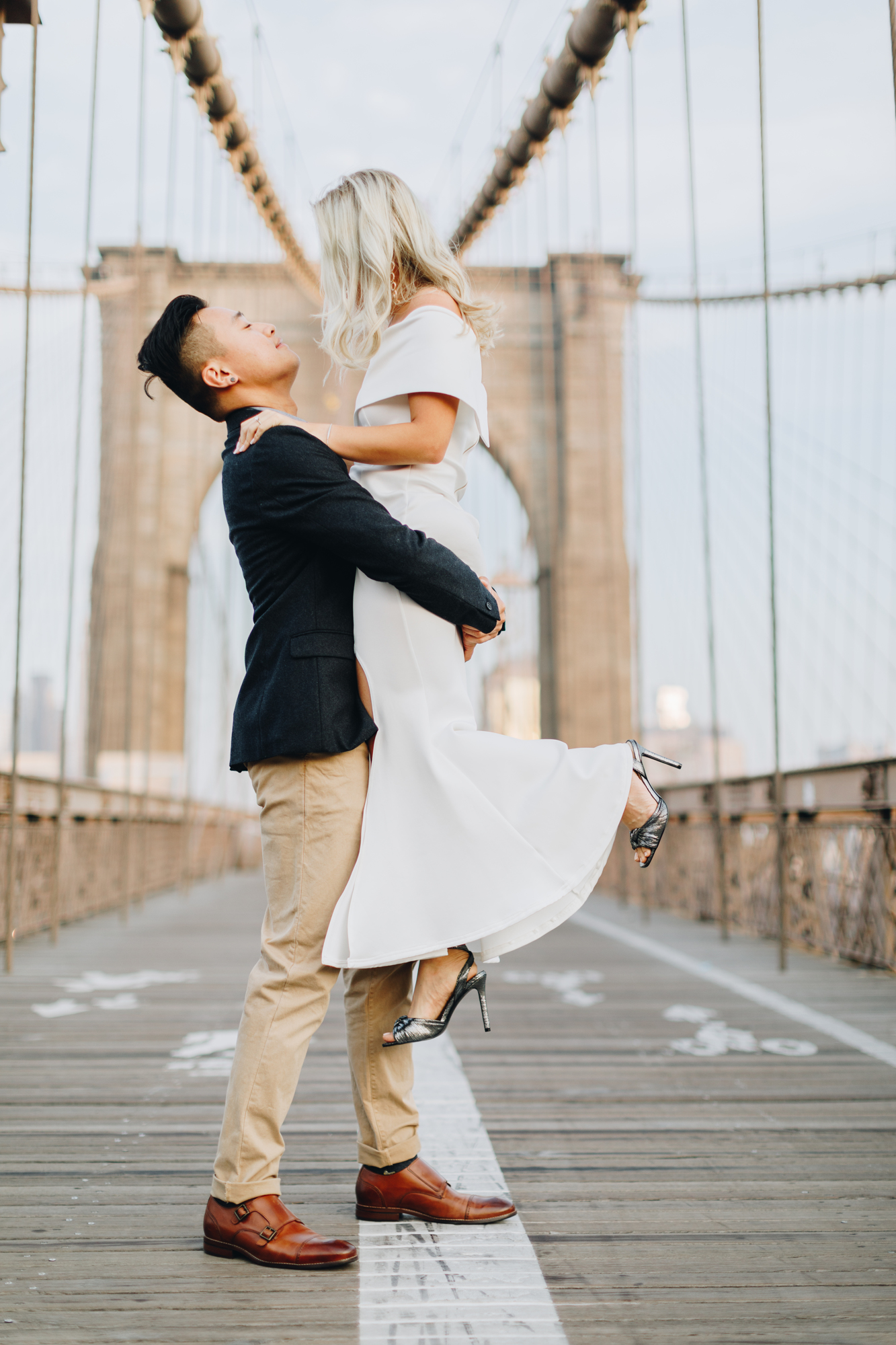 Gorgeous Fall Engagement Photos in DUMBO