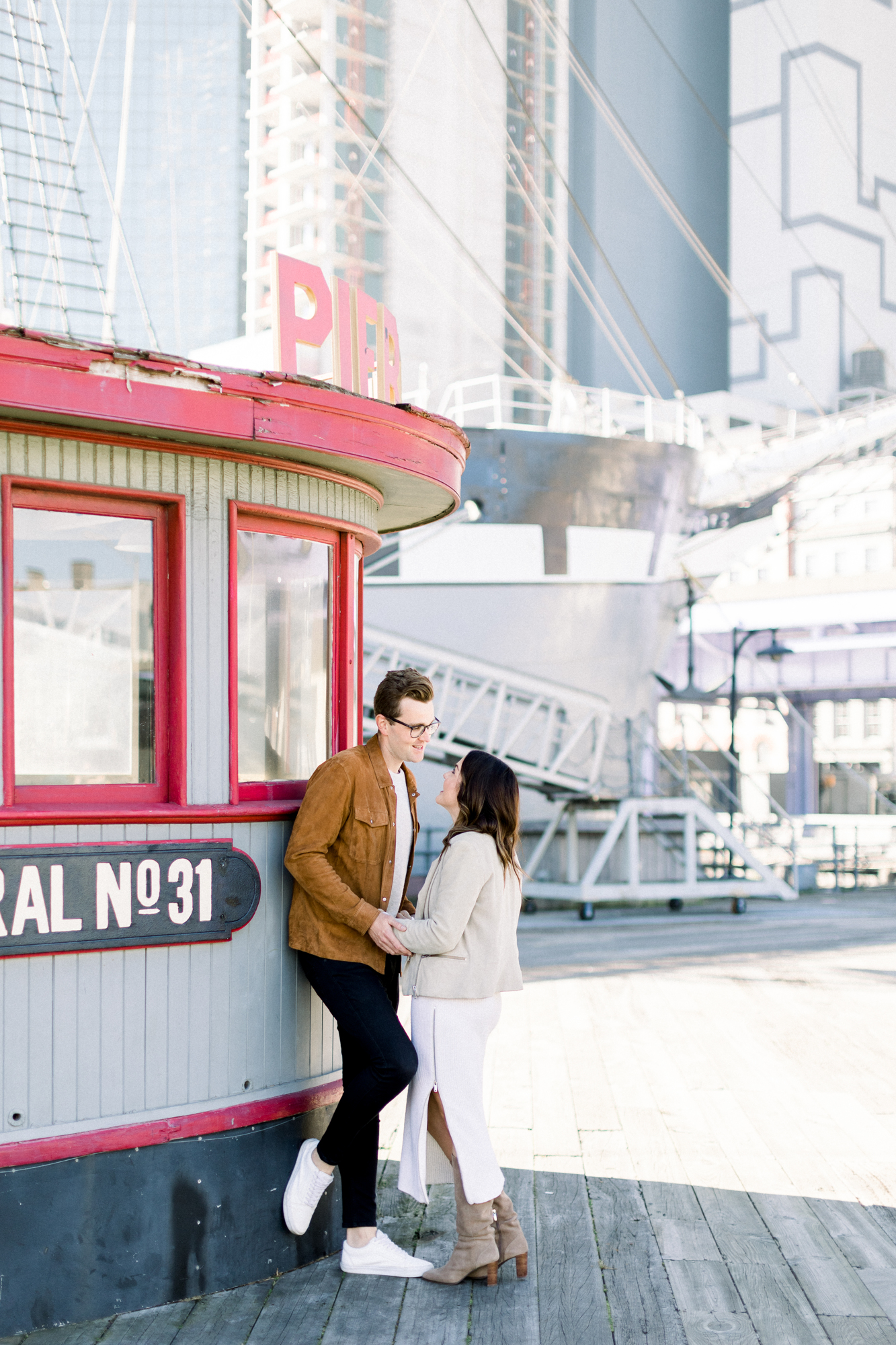 Jaw-dropping Fall-Themed South Street New York Engagement Photos Near Pier 17 