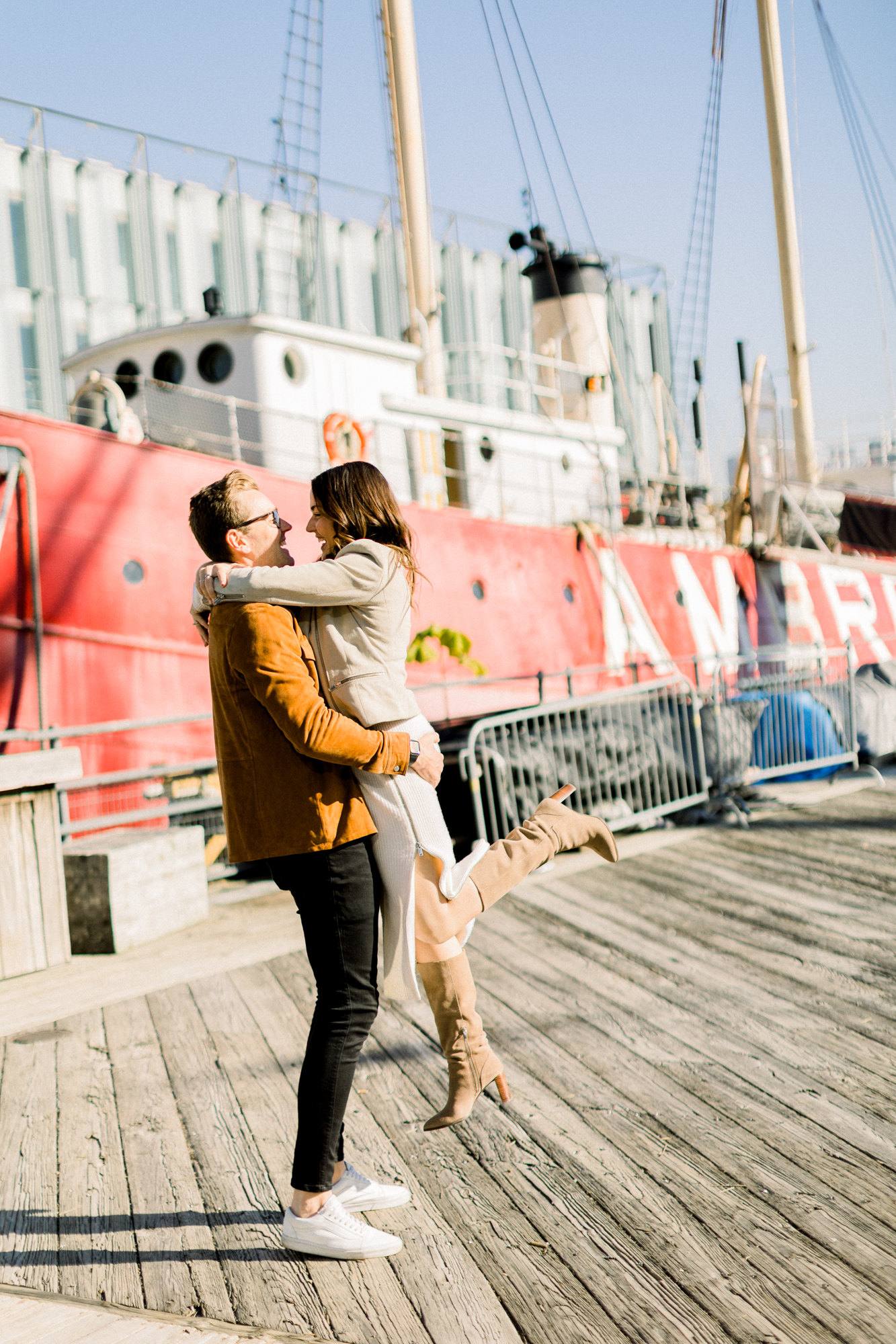 Memorable Fall-Themed South Street New York Engagement Photos Near Pier 17 