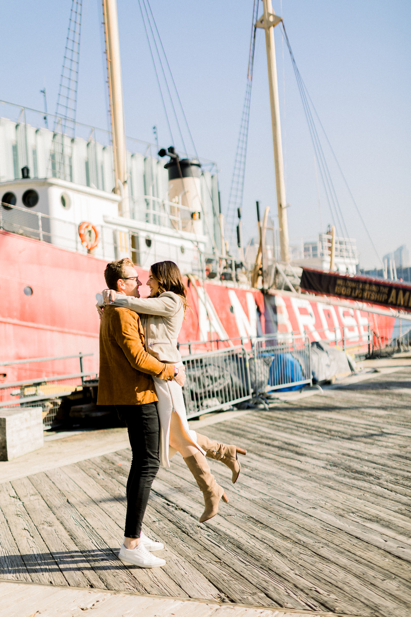 Romantic Fall-Themed South Street New York Engagement Photos Near Pier 17 