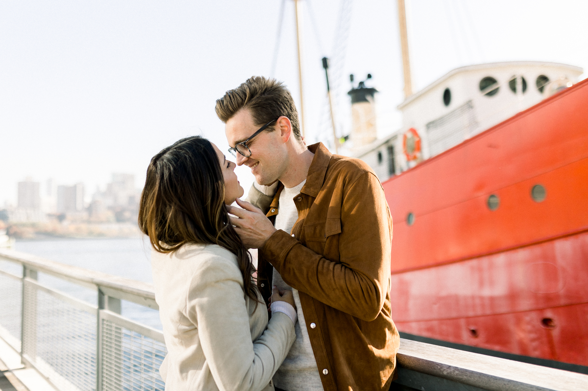 Picturesque Fall-Themed South Street New York Engagement Photos Near Pier 17 