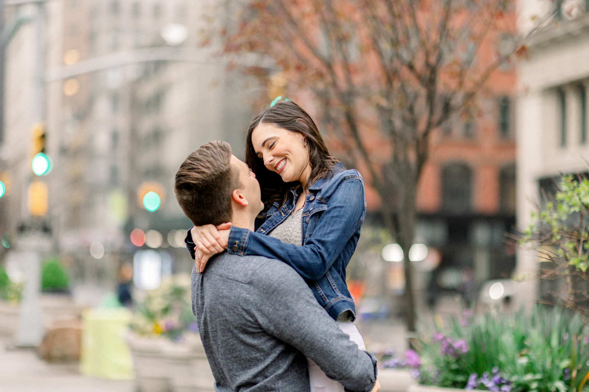 Dreamy Rainy Engagement Photos in Flatiron NYC in Spring