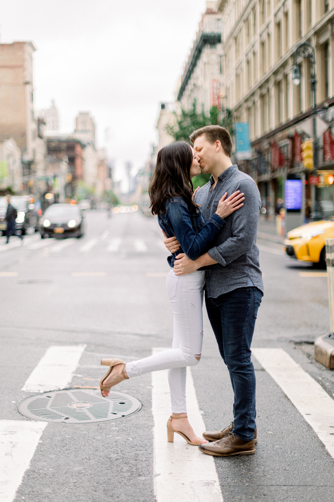 Gorgeous Rainy Engagement Photos in Flatiron NYC in Spring