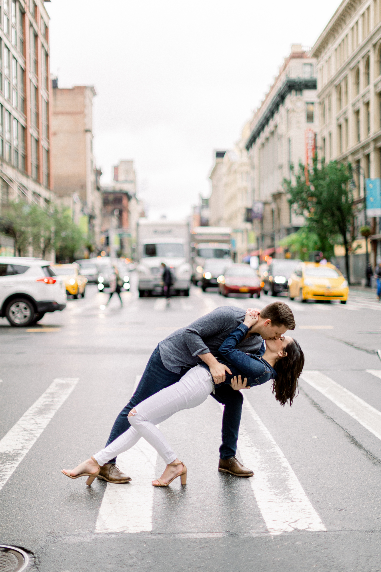 Stunning Rainy Engagement Photos in Flatiron NYC in Spring