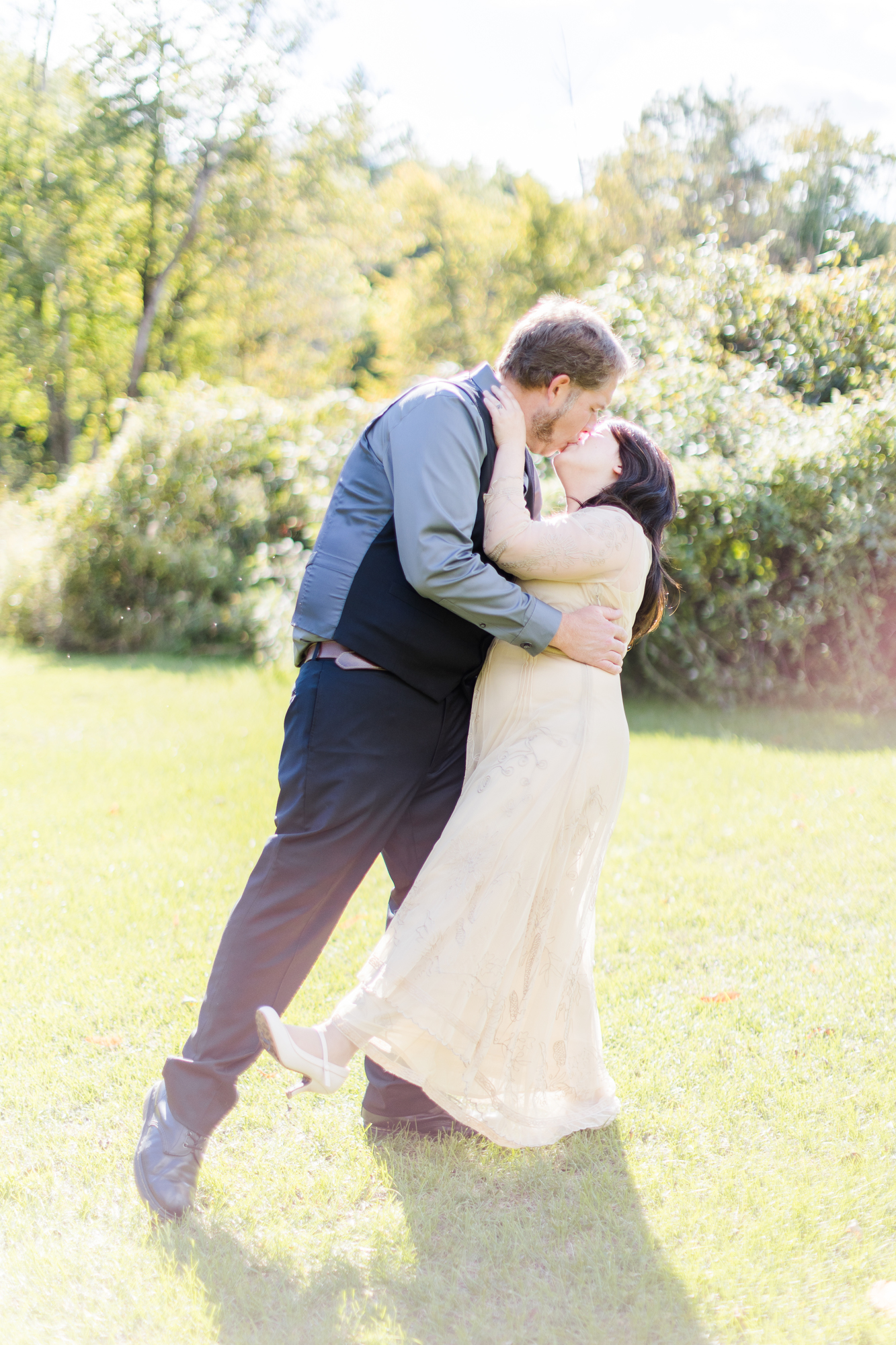 Lively Upstate New York Elopement Photos at Saugerties in Fall