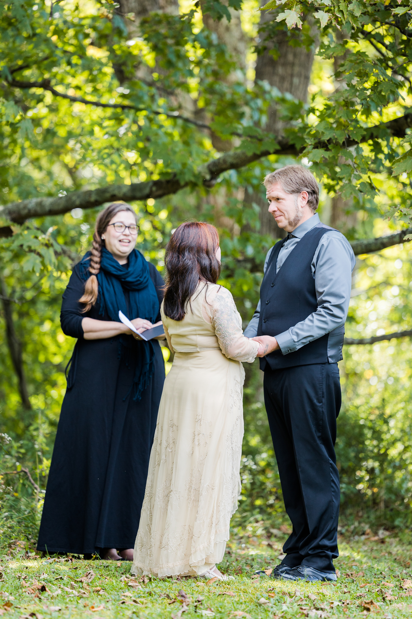 Flawless Upstate New York Elopement Photos at Saugerties in Fall