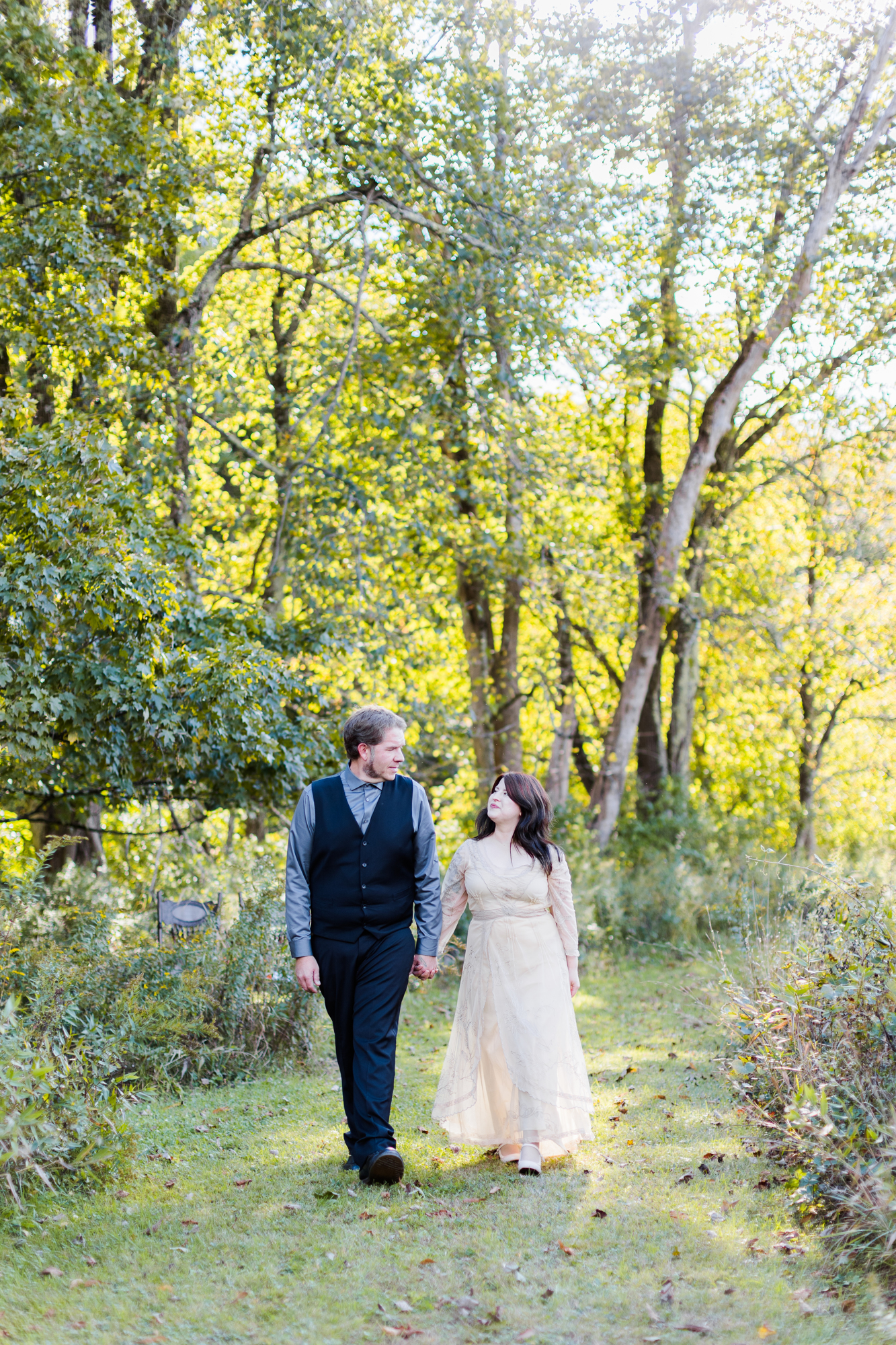 Stylish Upstate New York Elopement Photos at Saugerties in Fall