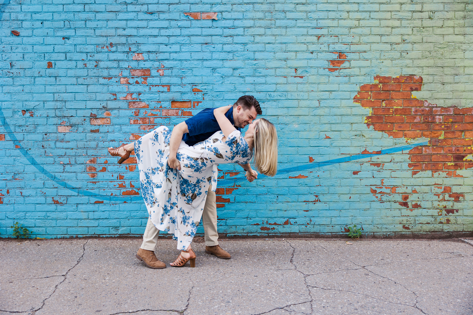 Lively Brooklyn Bridge Park Engagement Photos in Spring