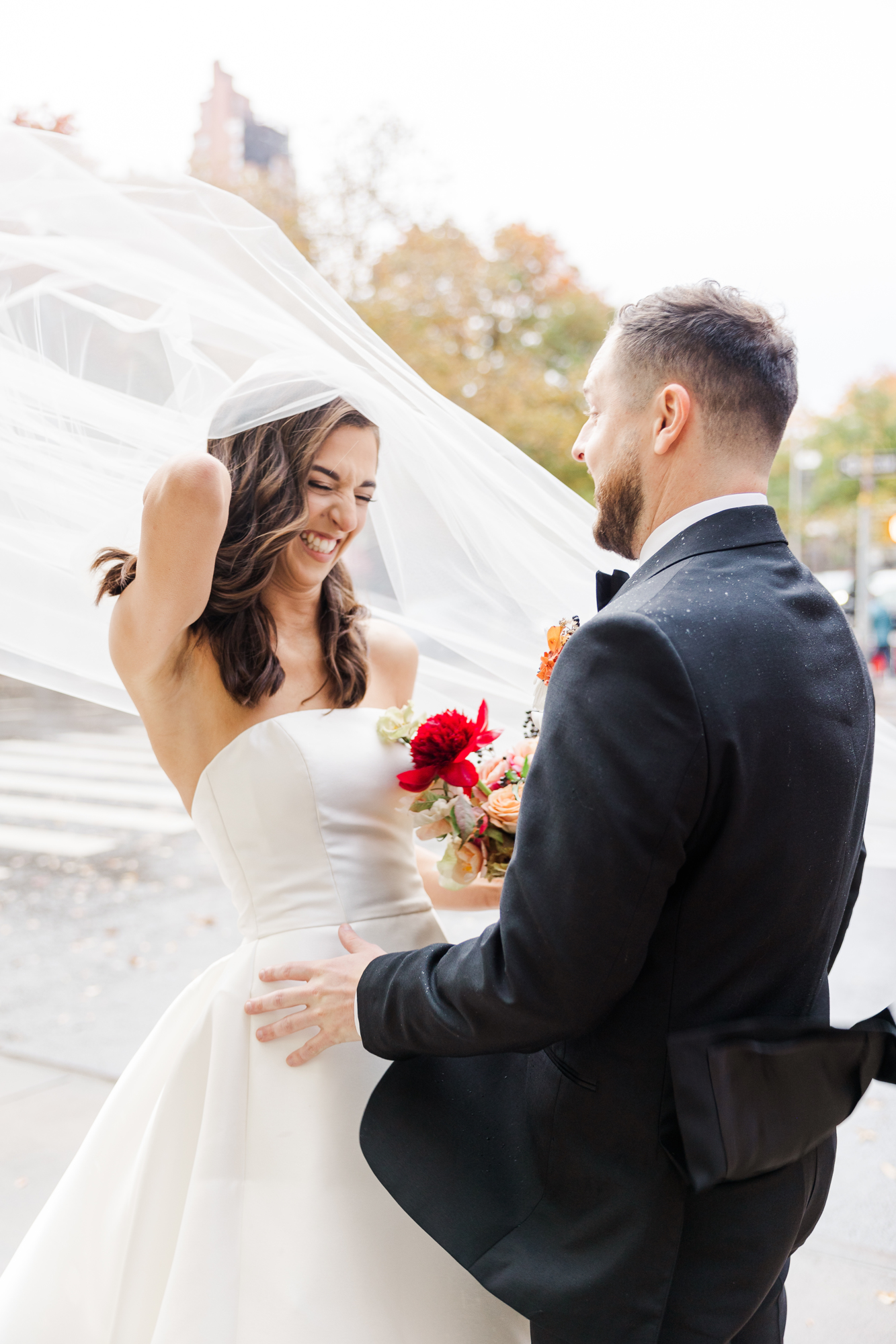 Eye-catching Rainy Fall Milling Room Wedding Photos in New York
