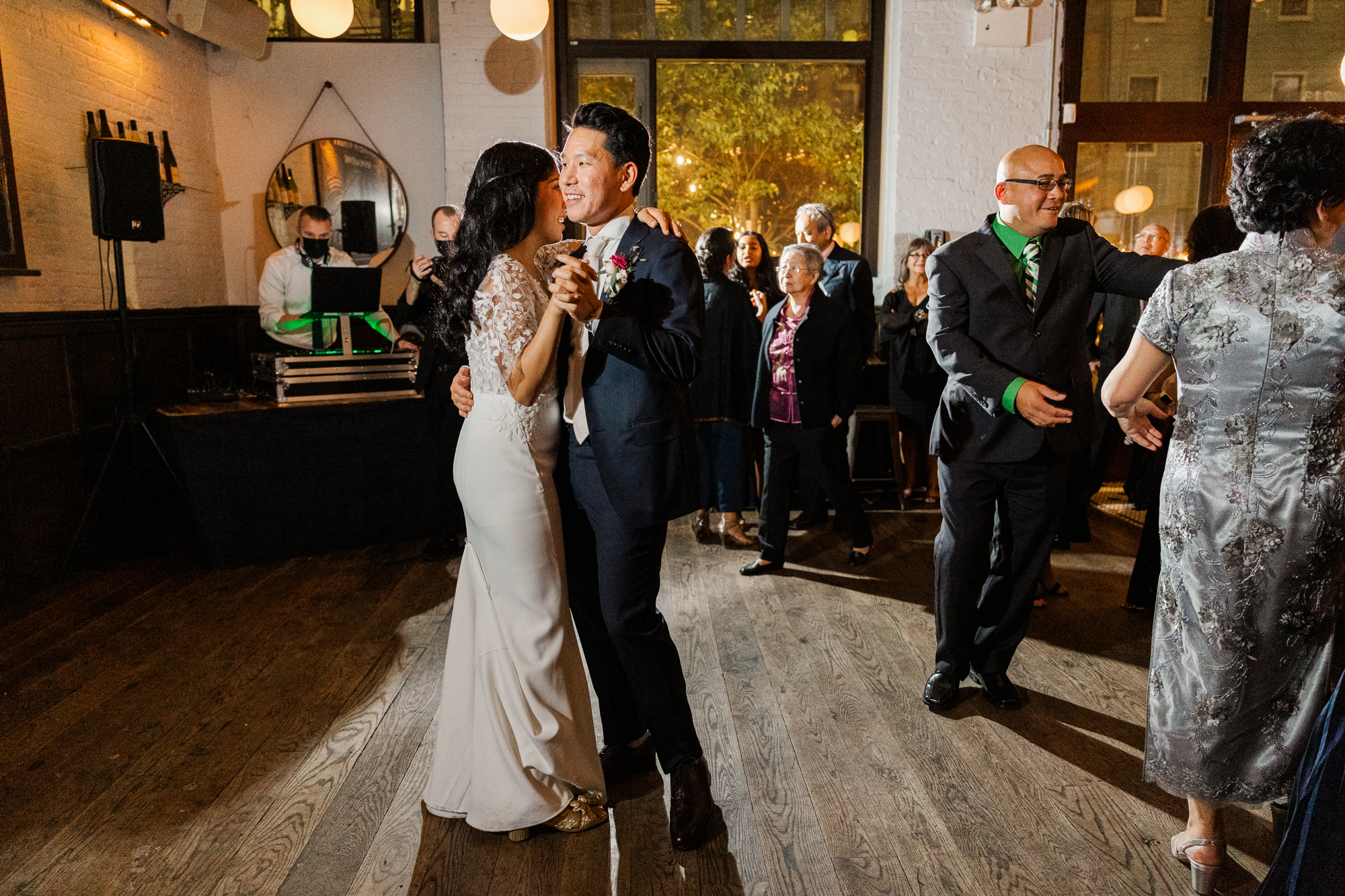 Incredible Brooklyn Winery Wedding Photos in Autumn